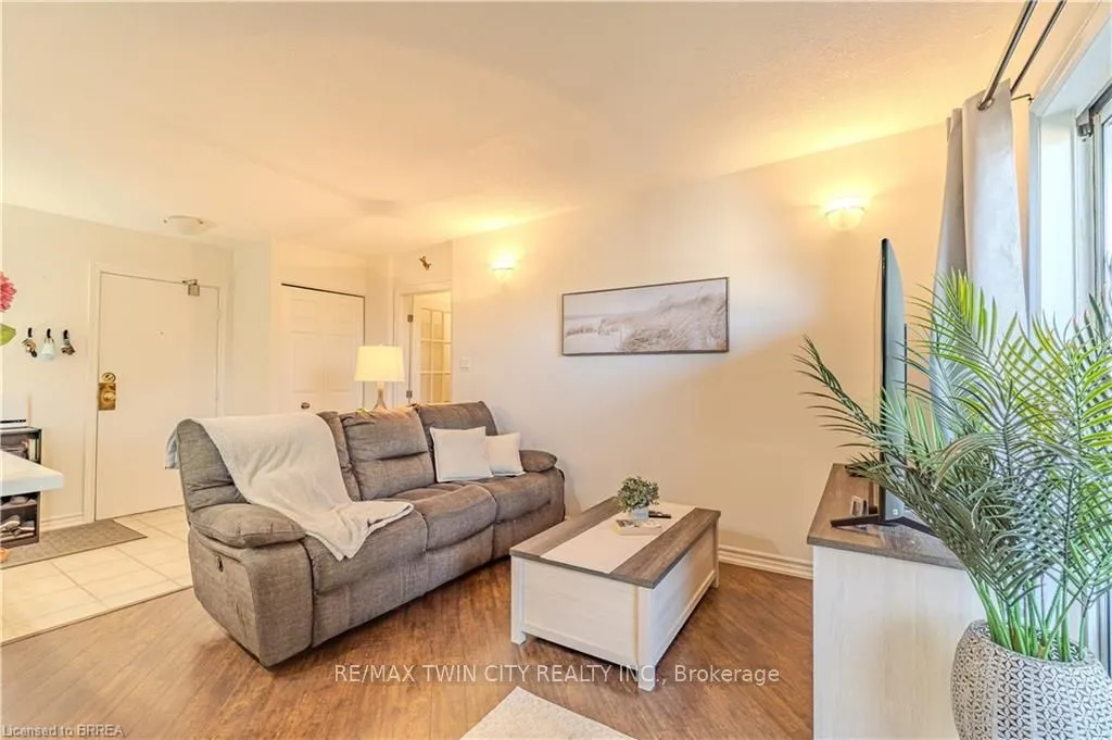 648 Grey Street, #305