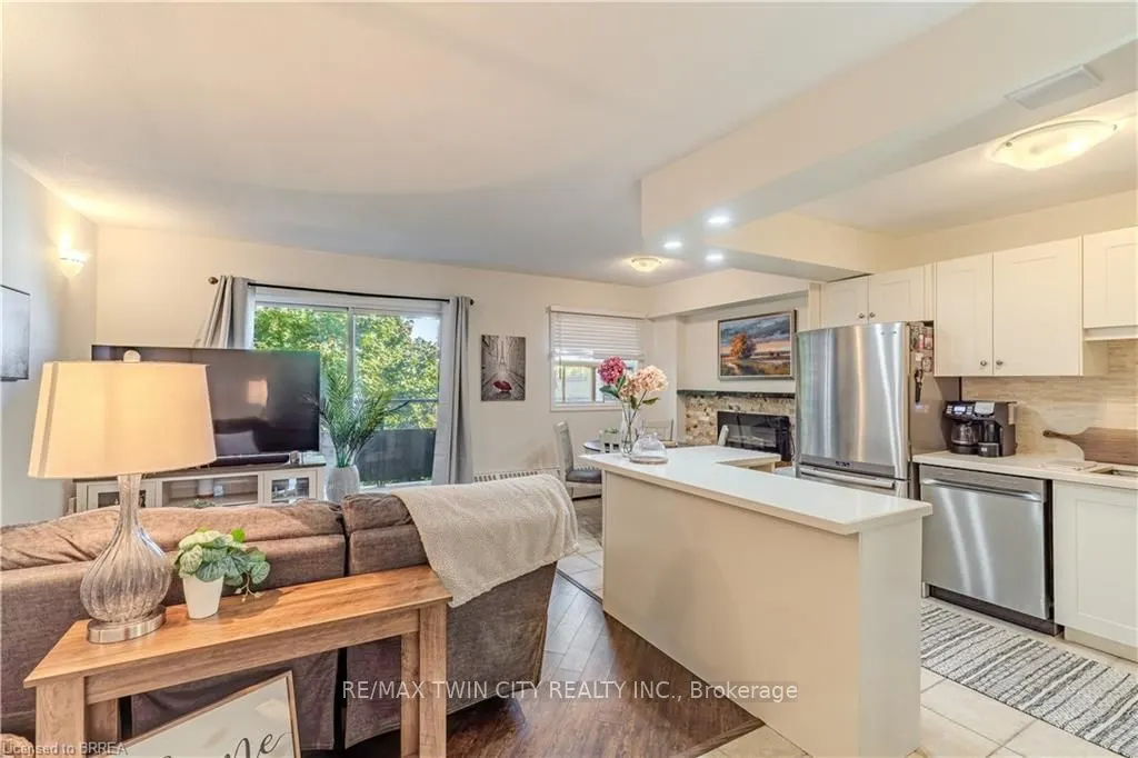 648 Grey Street, #305