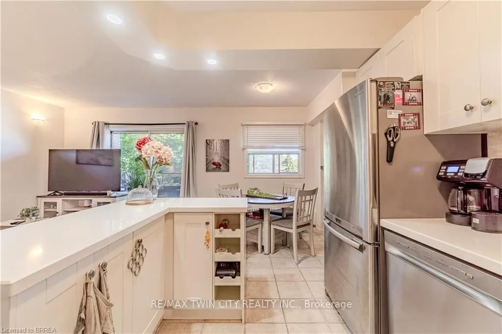 648 Grey Street, #305