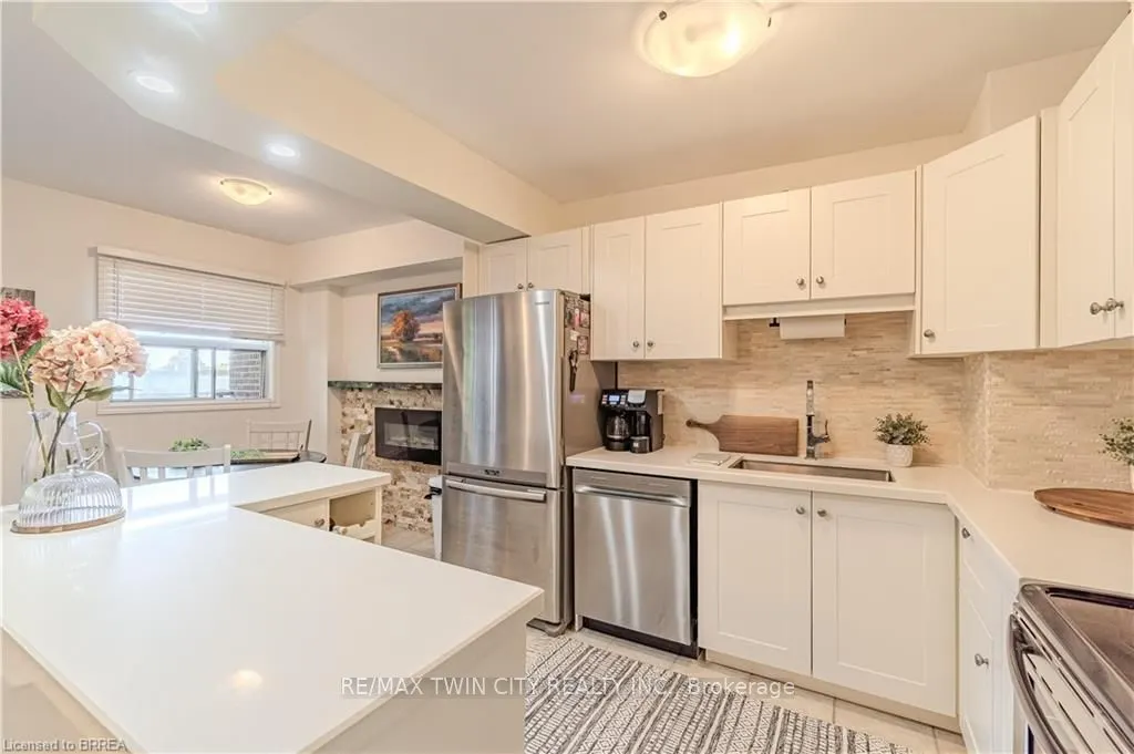 648 Grey Street, #305