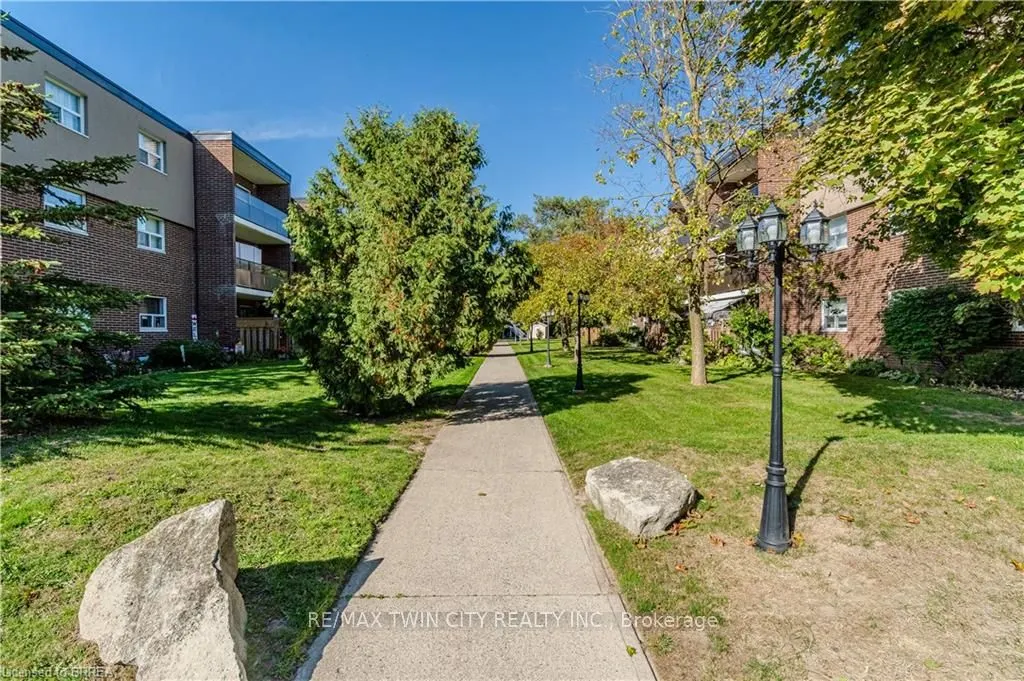 648 Grey Street, #305