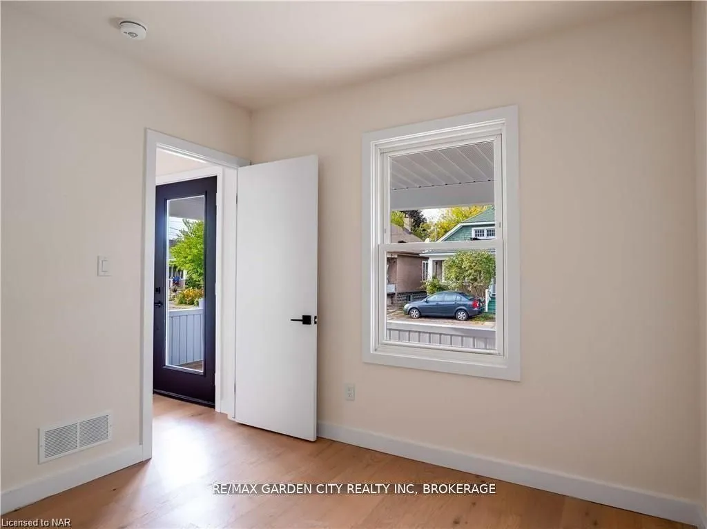 98 PLEASANT Avenue