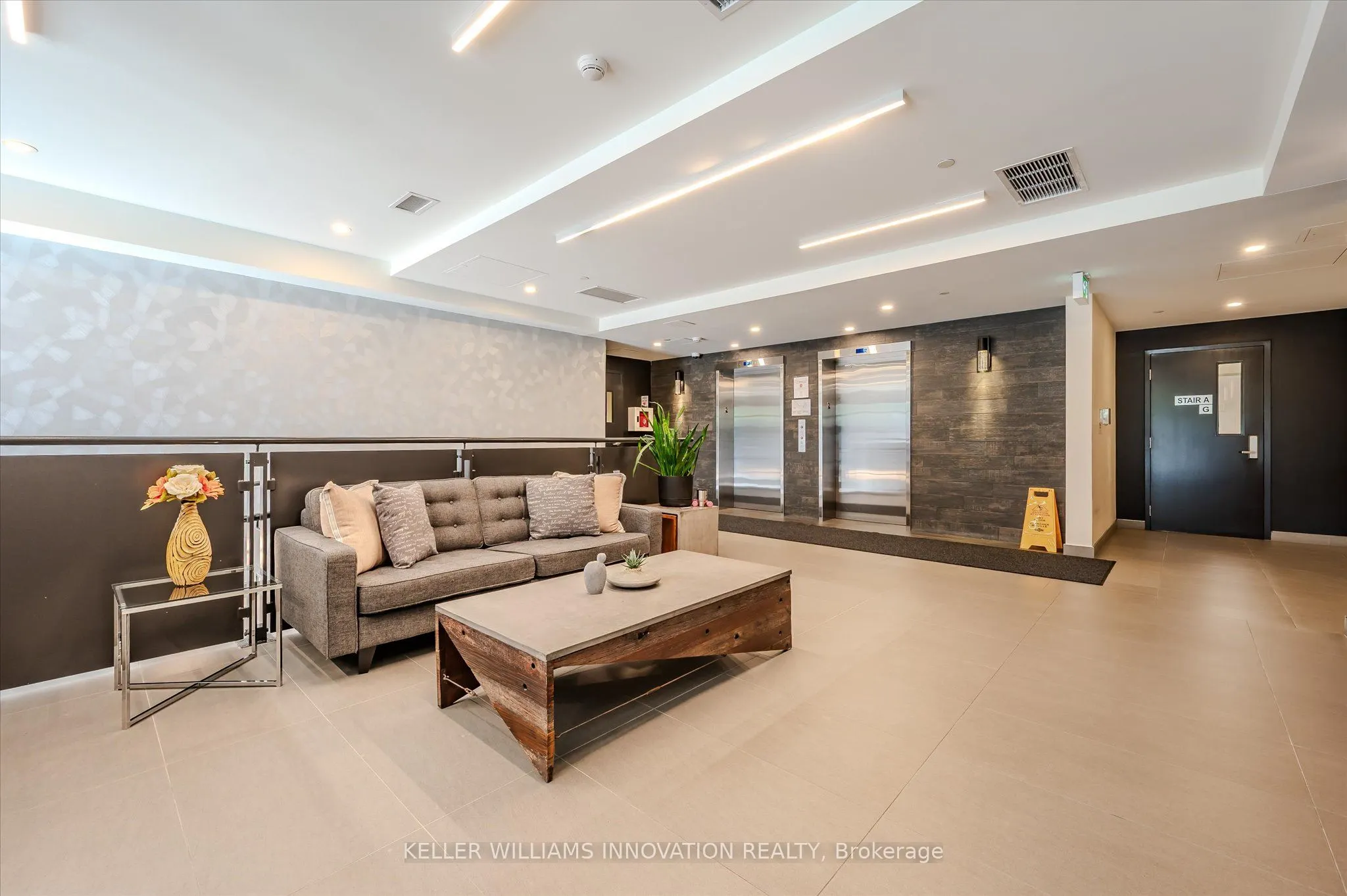 690 King Street W, #622