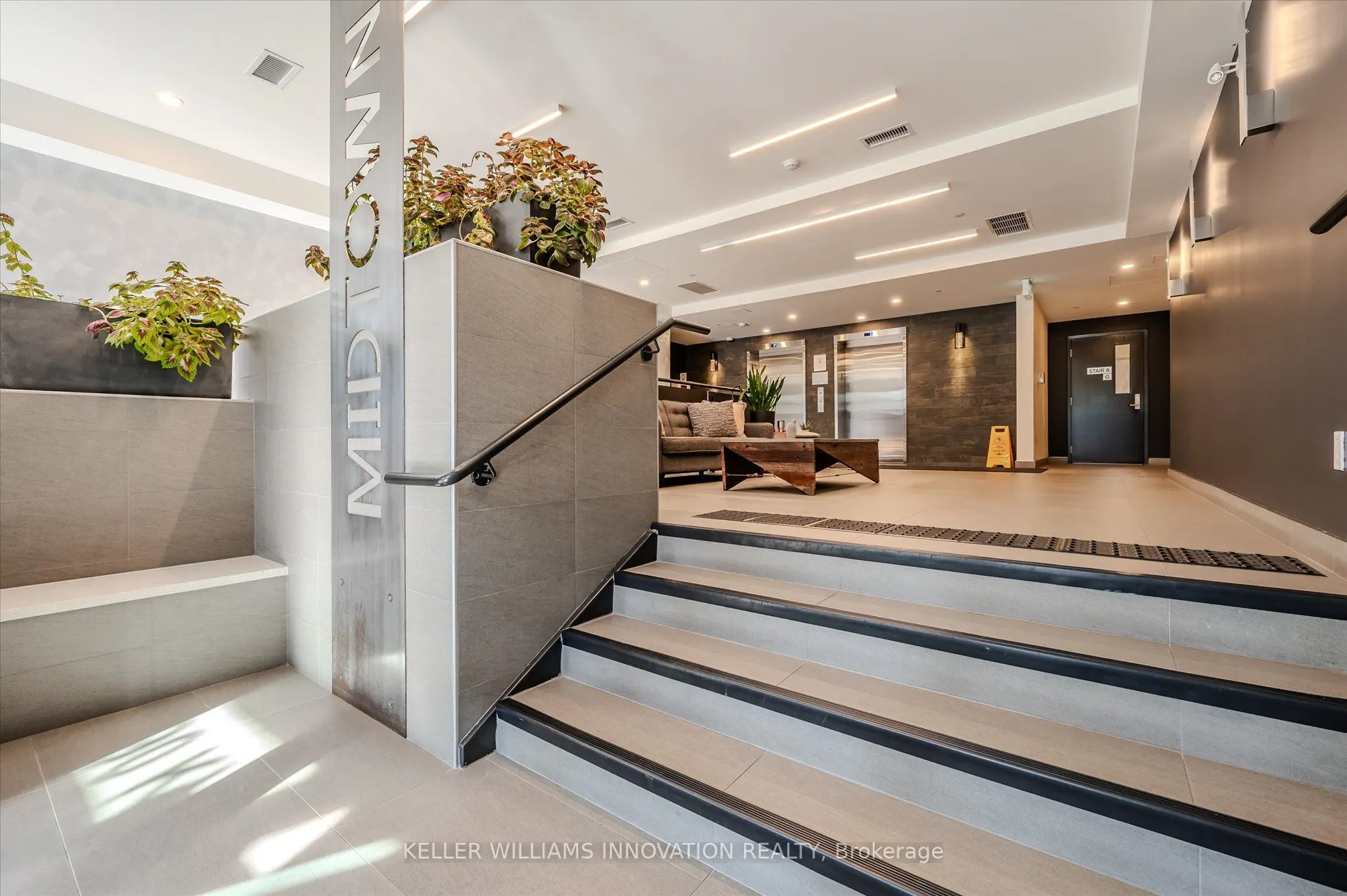 690 King Street W, #622