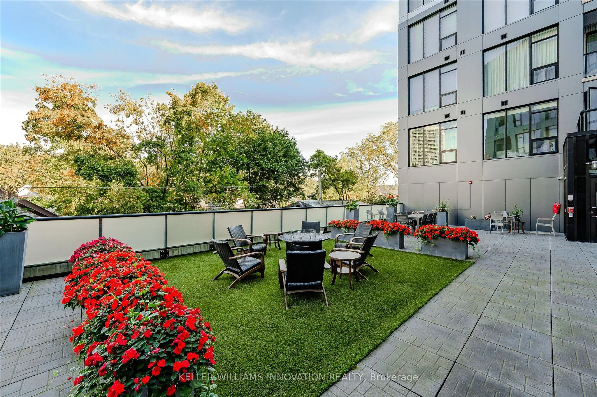 690 King Street W, #622