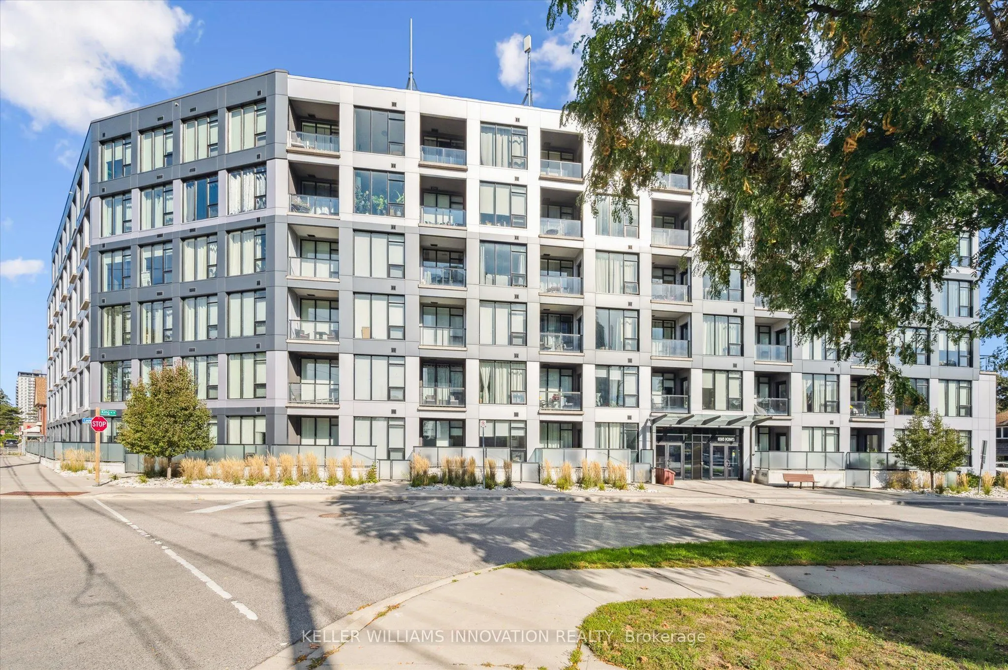 690 King Street W, #622