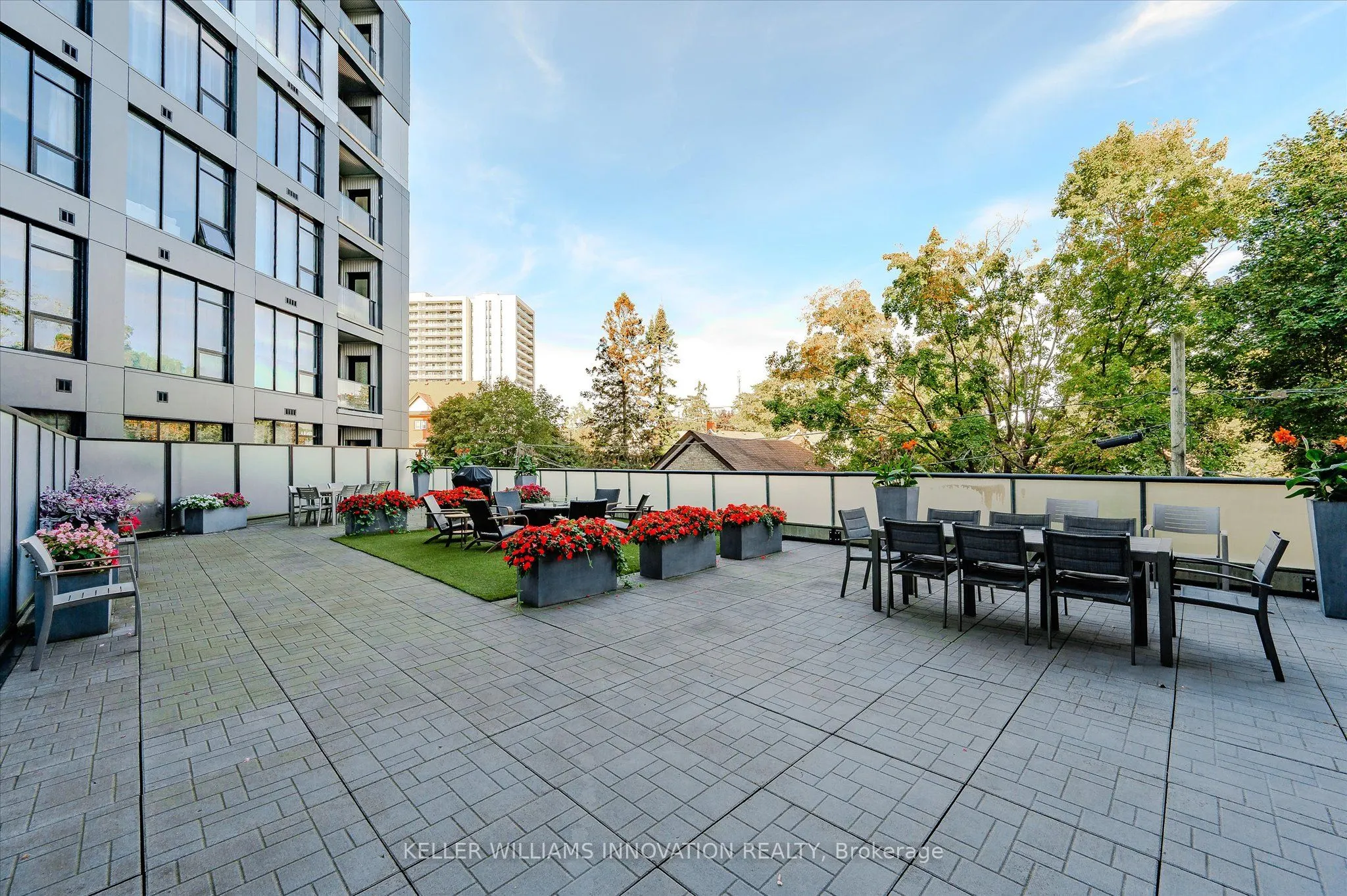 690 King Street W, #622