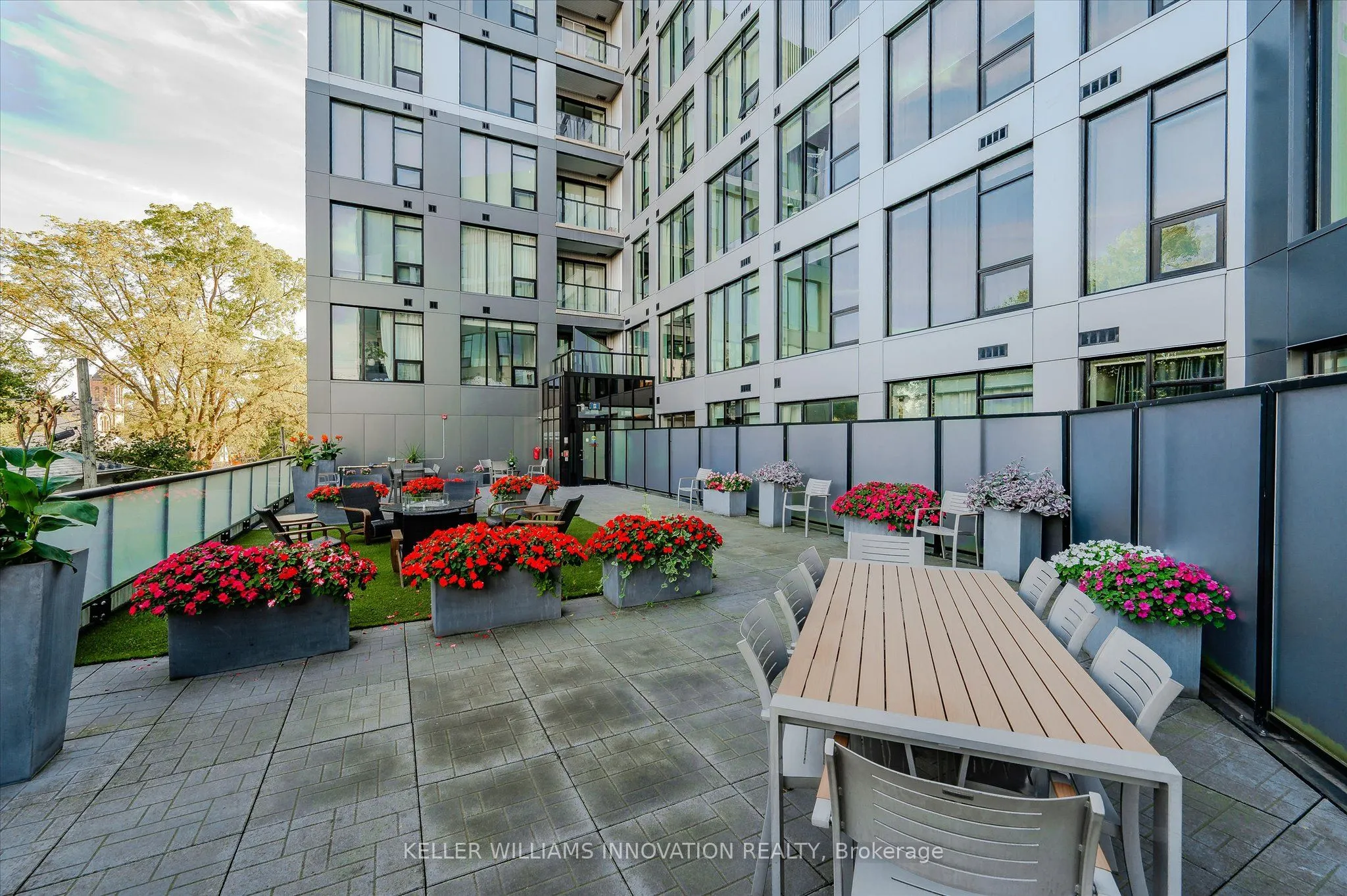 690 King Street W, #622