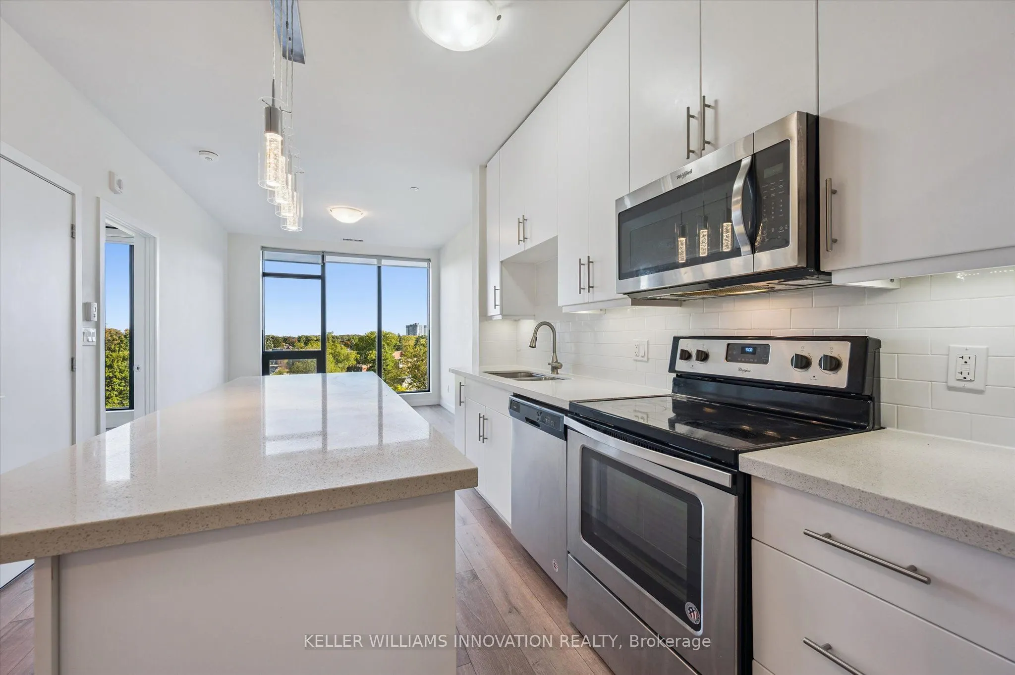 690 King Street W, #622