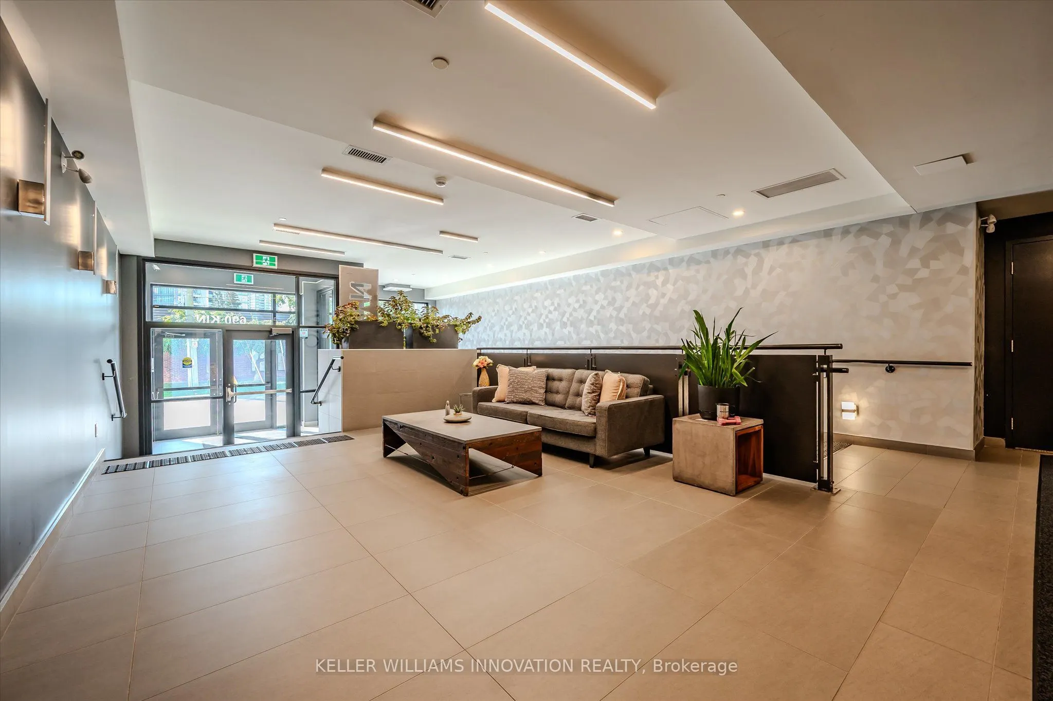 690 King Street W, #622