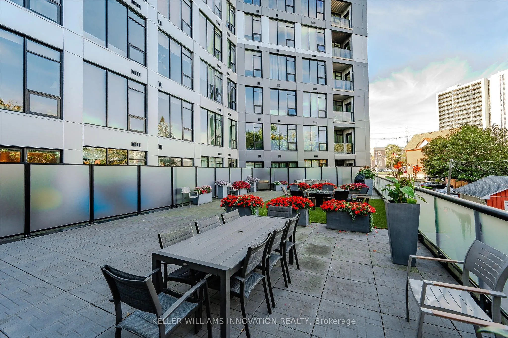 690 King Street W, #622