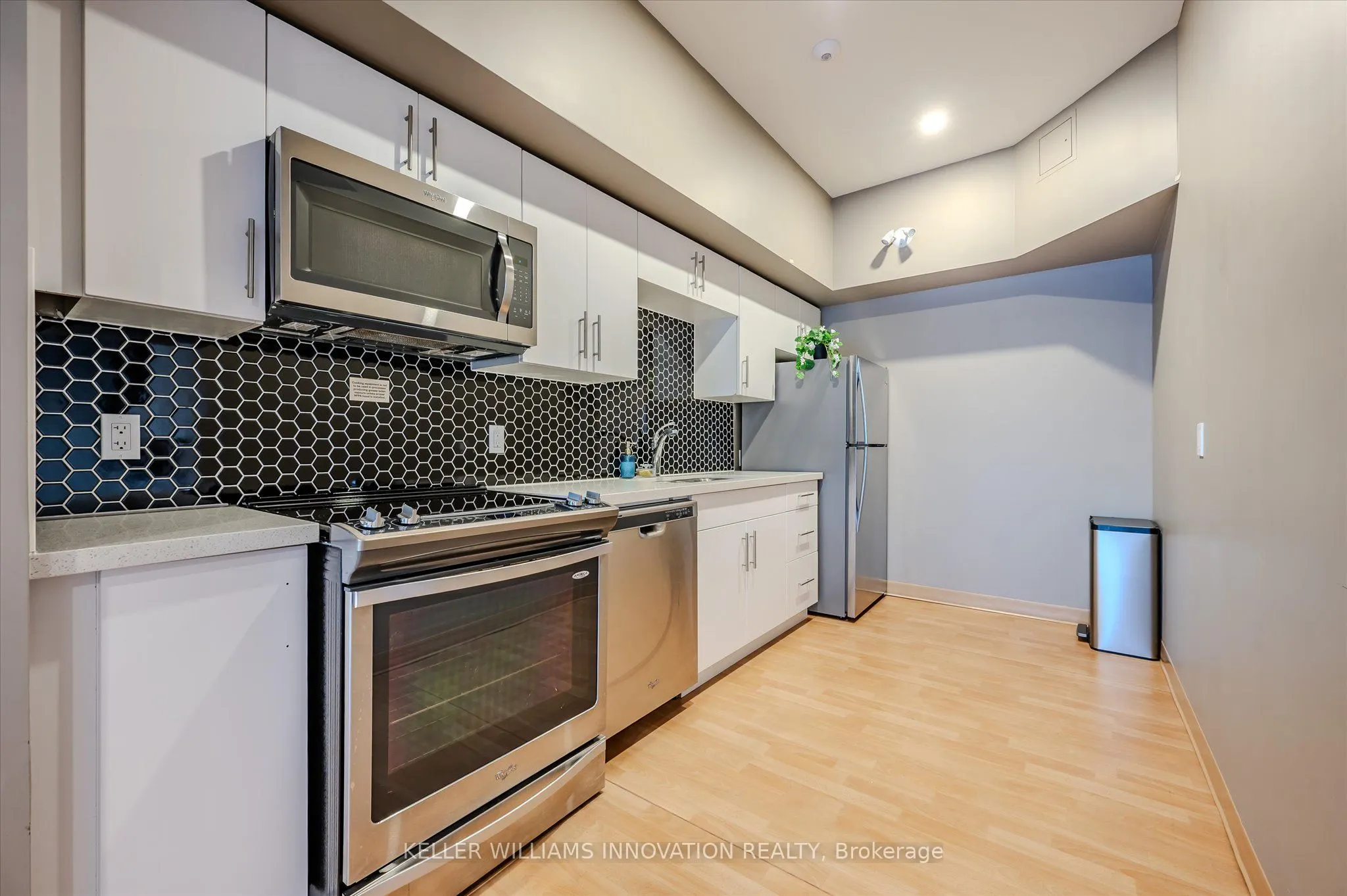 690 King Street W, #622