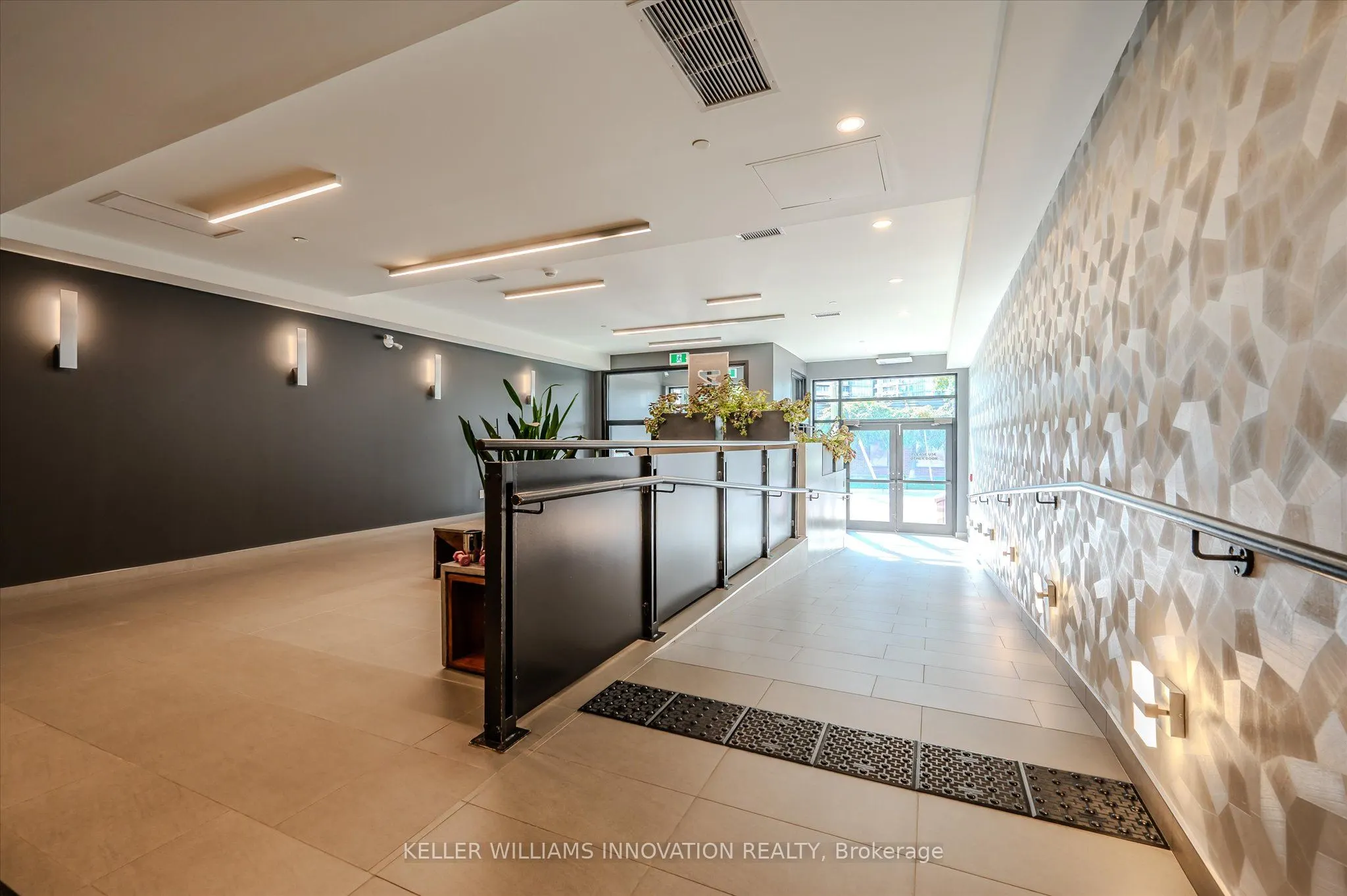 690 King Street W, #622