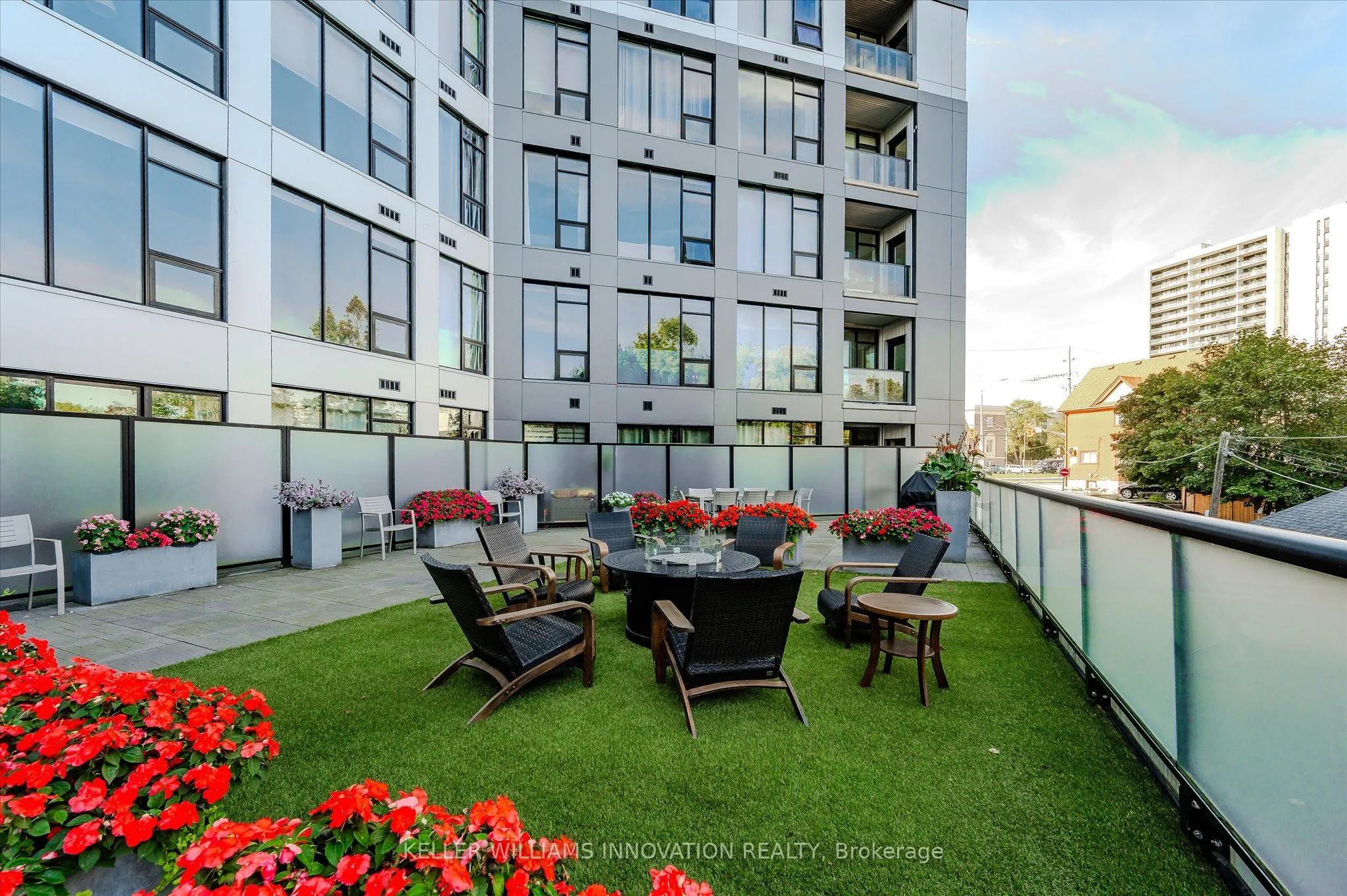 690 King Street W, #622