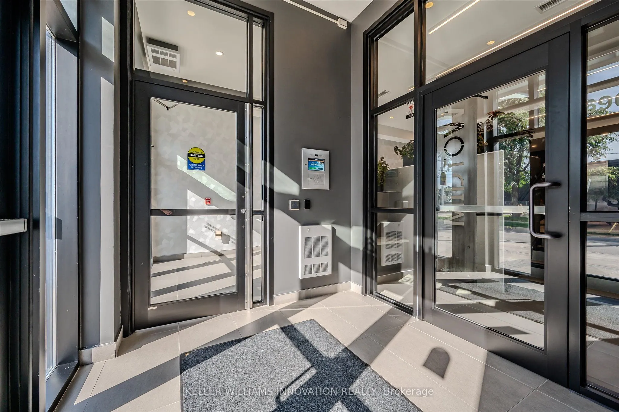 690 King Street W, #622