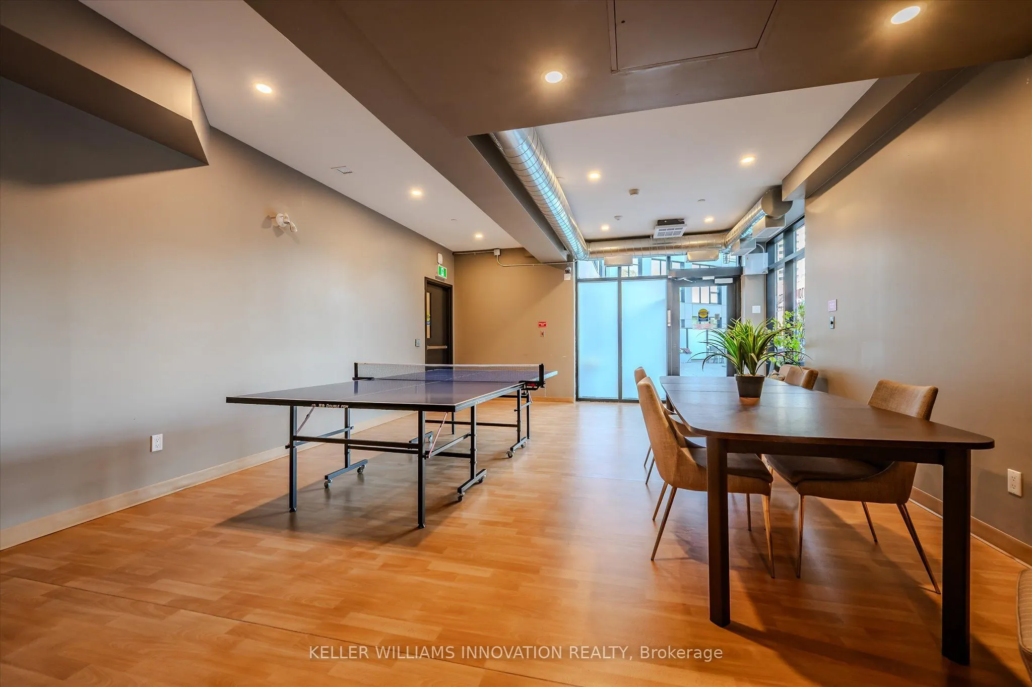 690 King Street W, #622