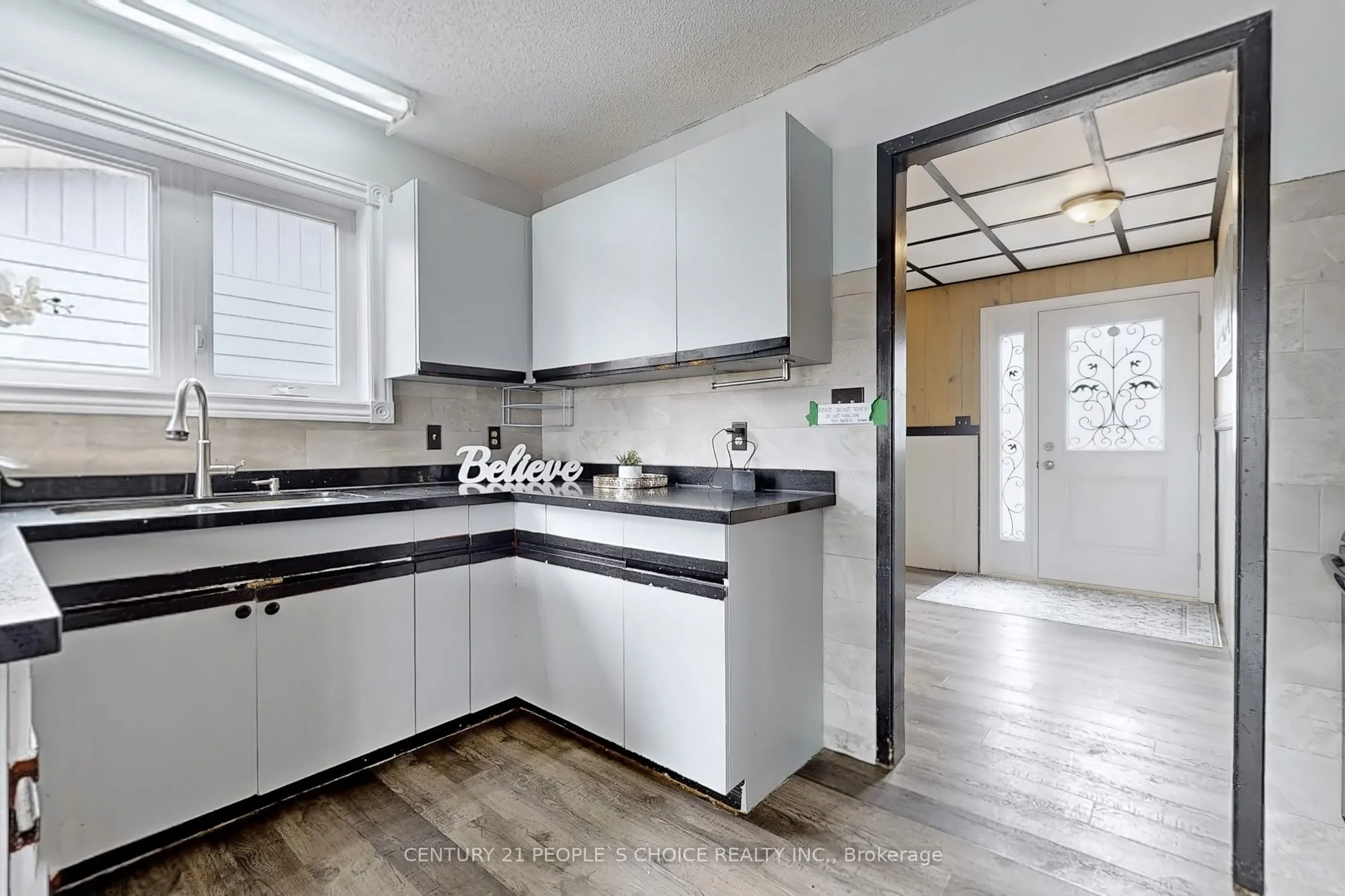 156 Main Street W