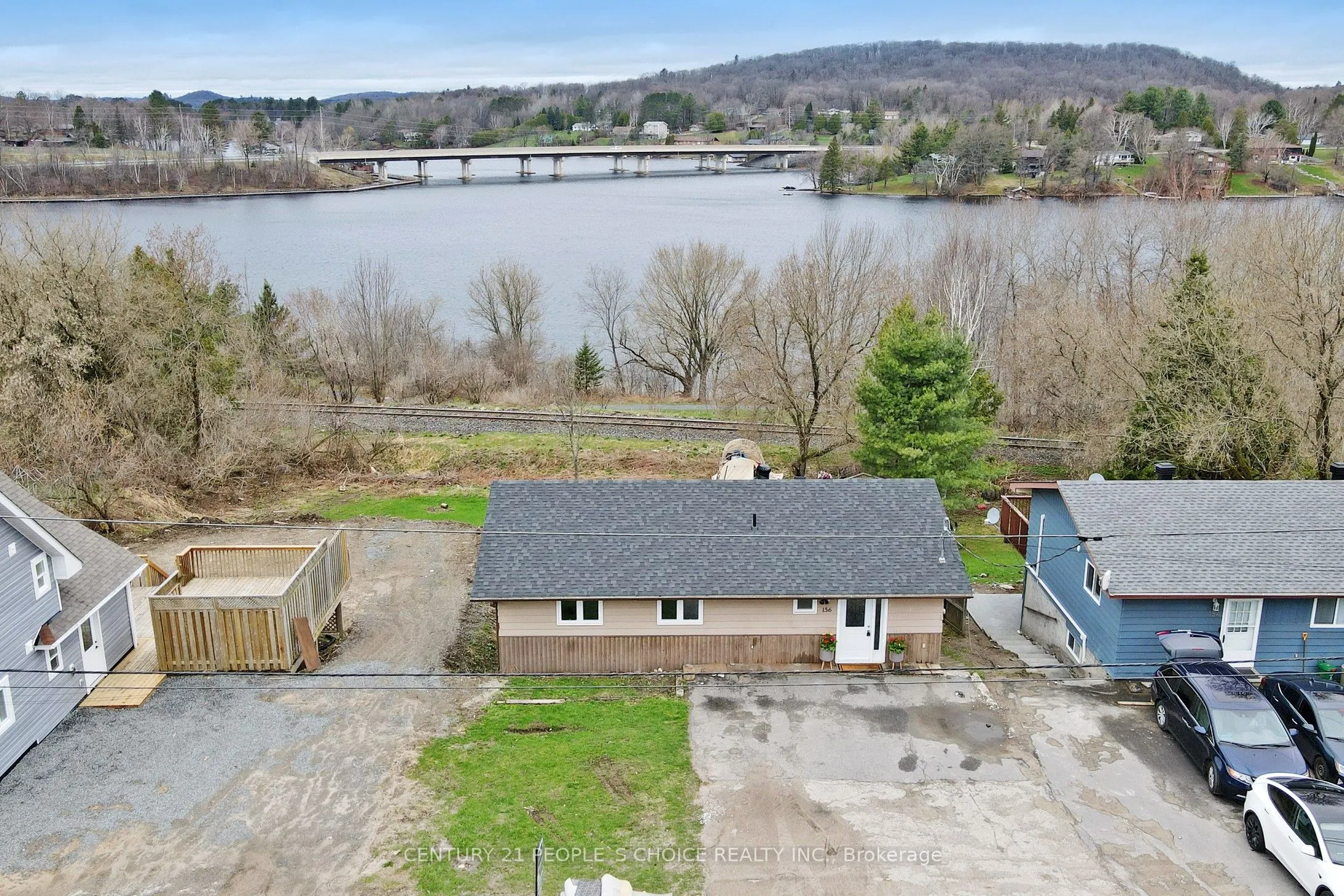 156 Main Street W