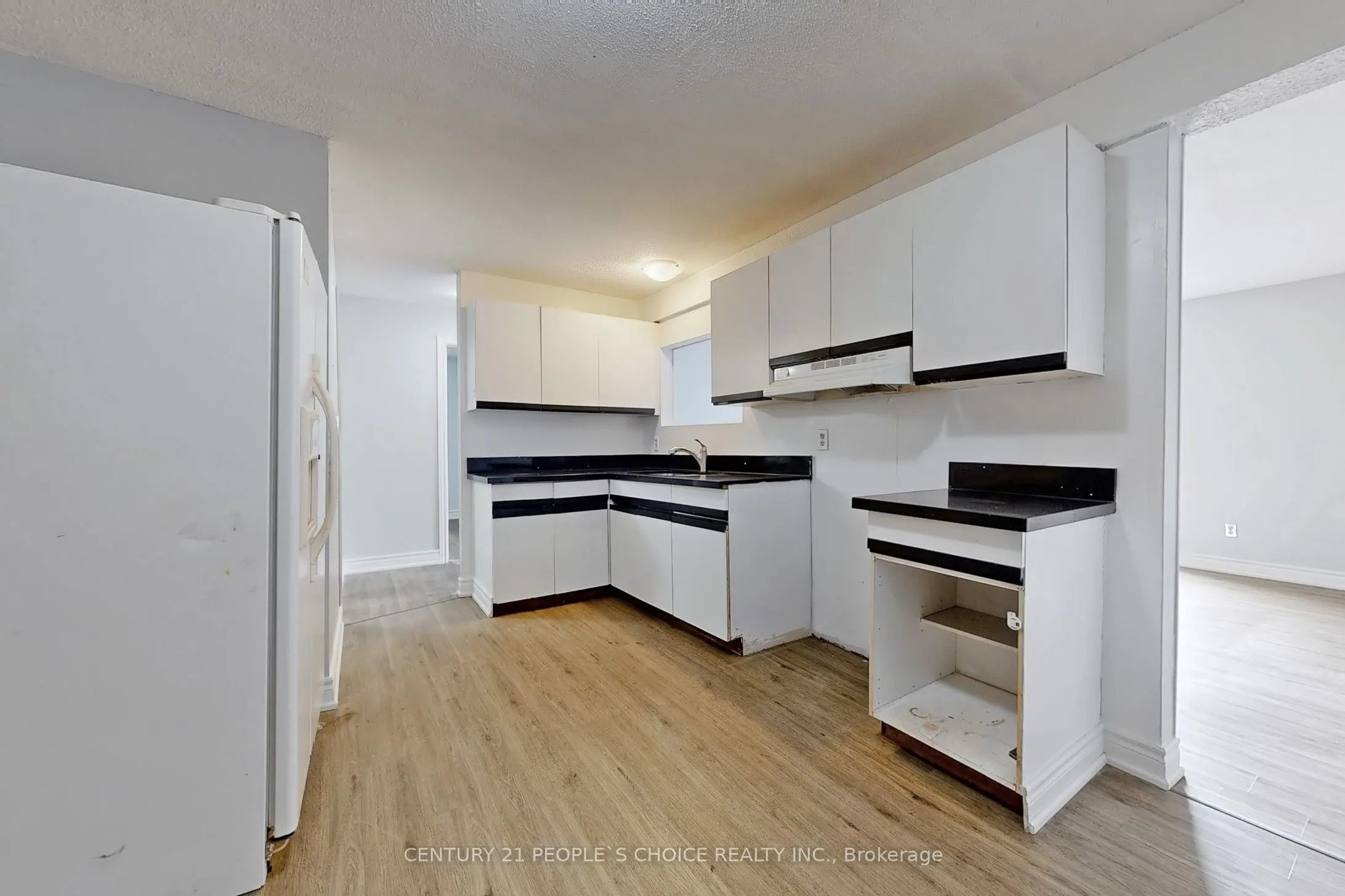 156 Main Street W
