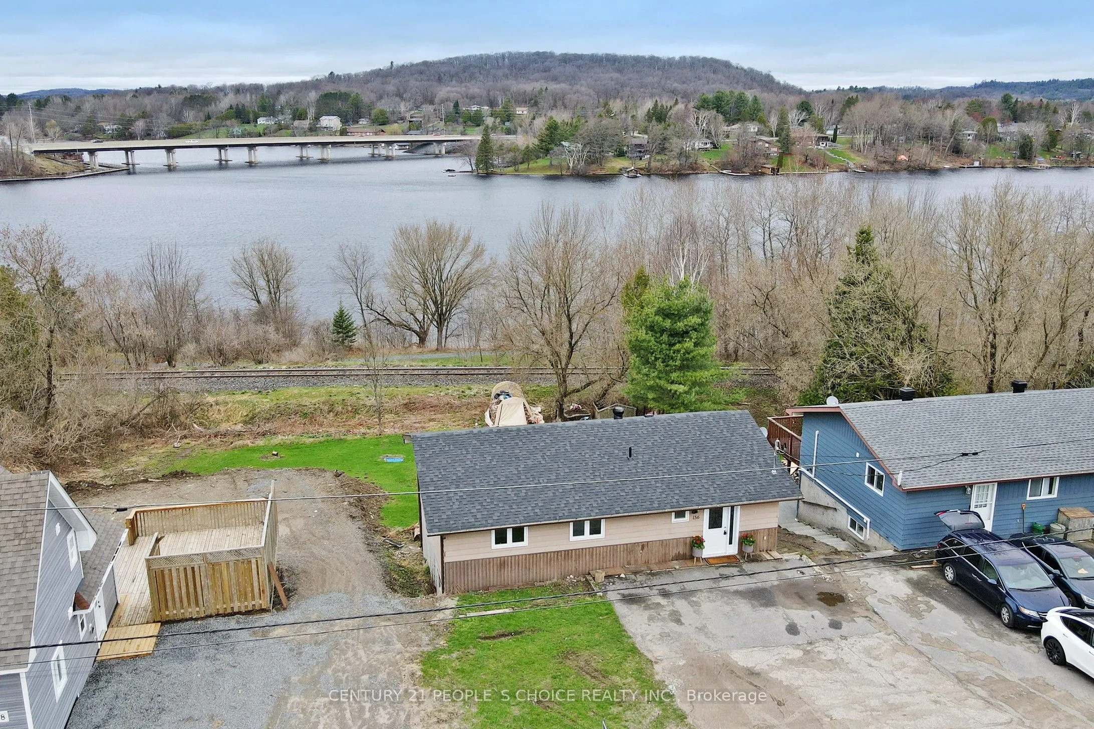 156 Main Street W