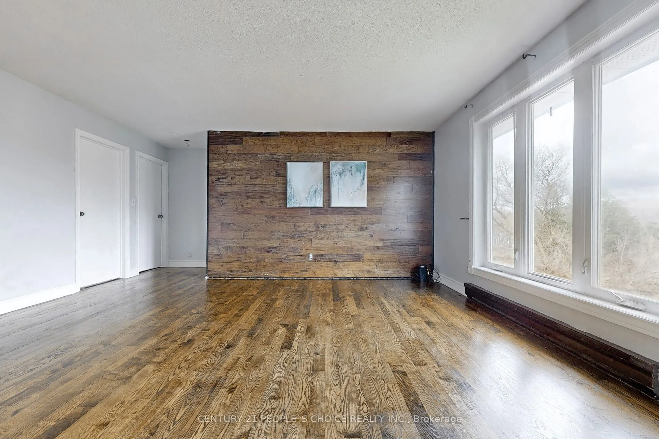 156 Main Street W