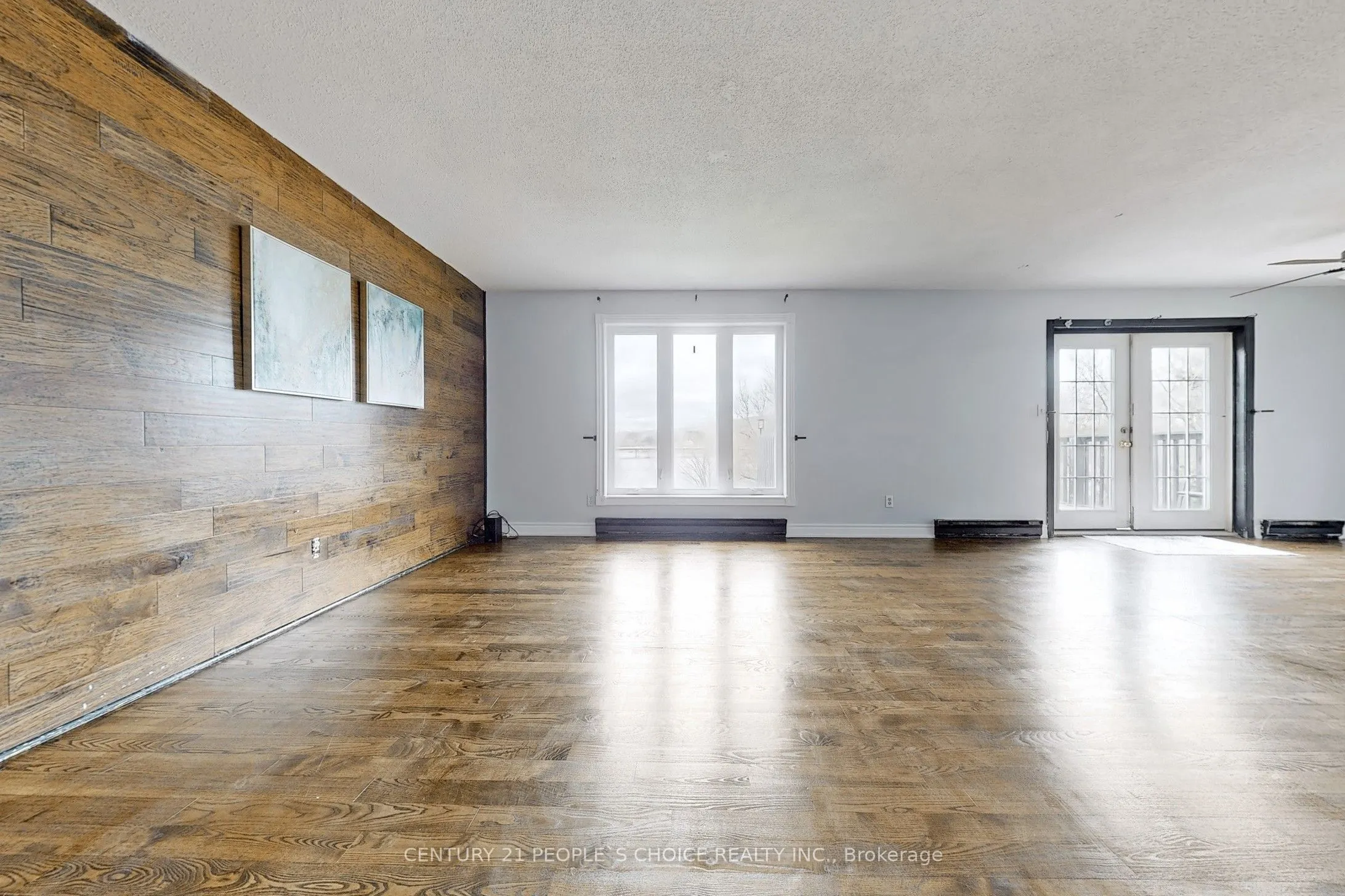 156 Main Street W