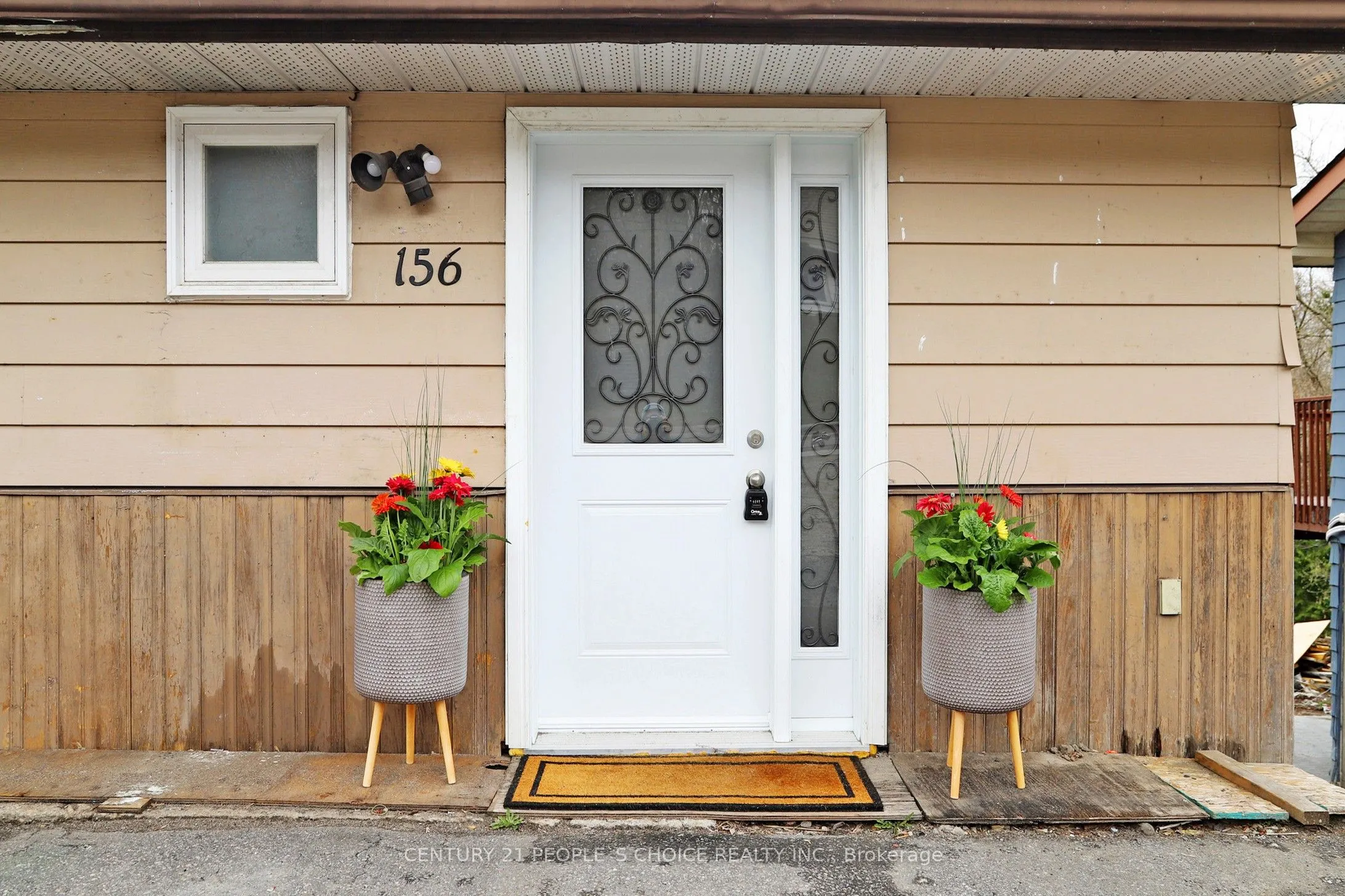 156 Main Street W