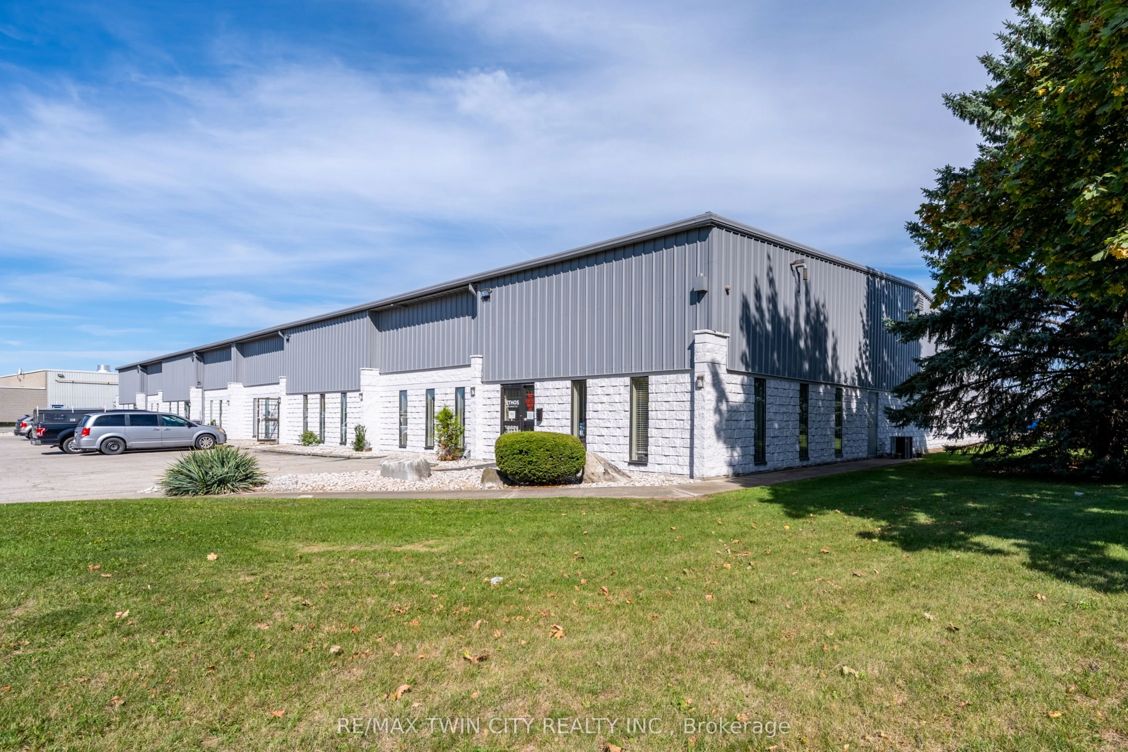 10 Plant Farm Boulevard, #4