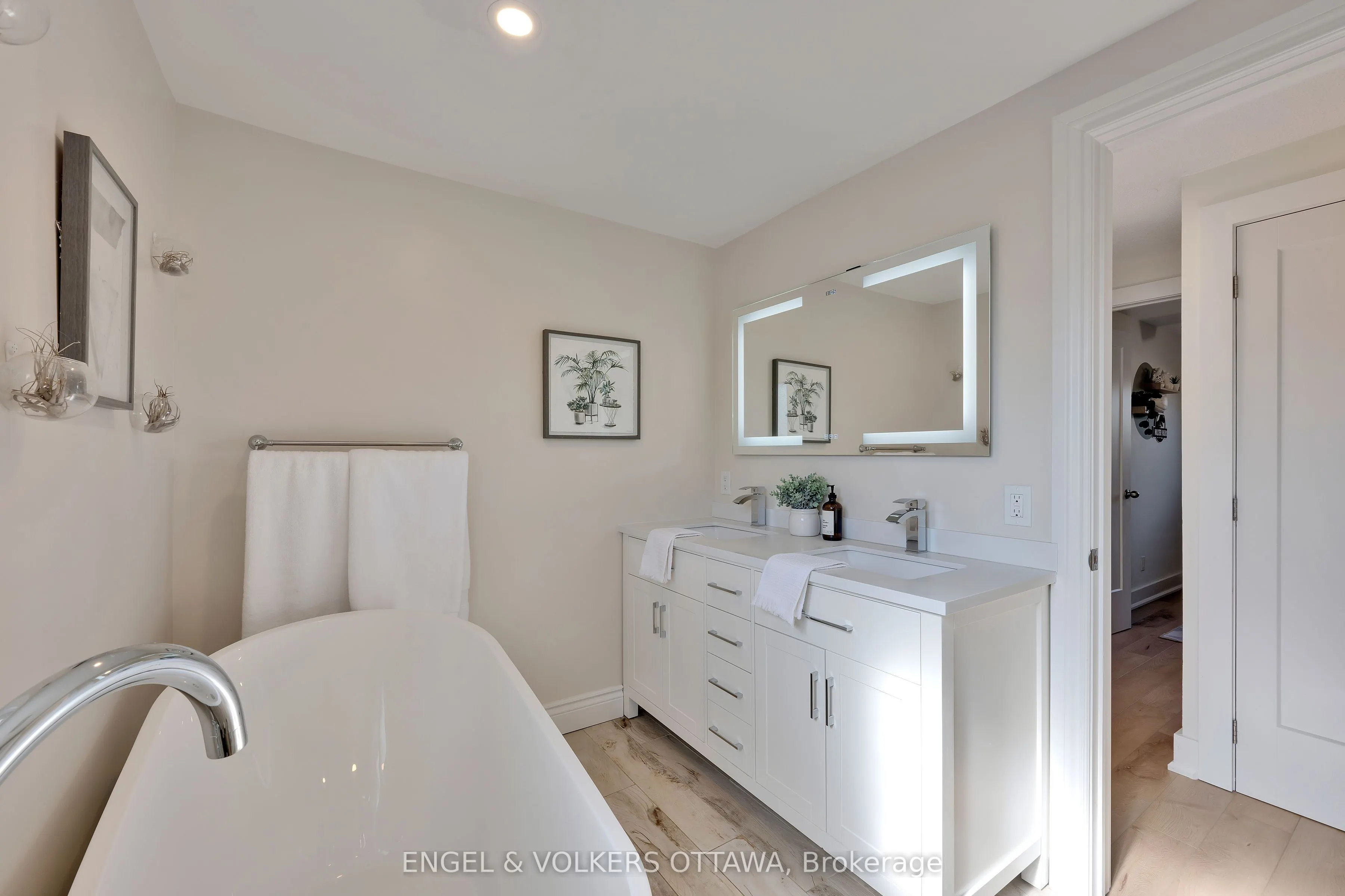 10 Tanglewood Drive