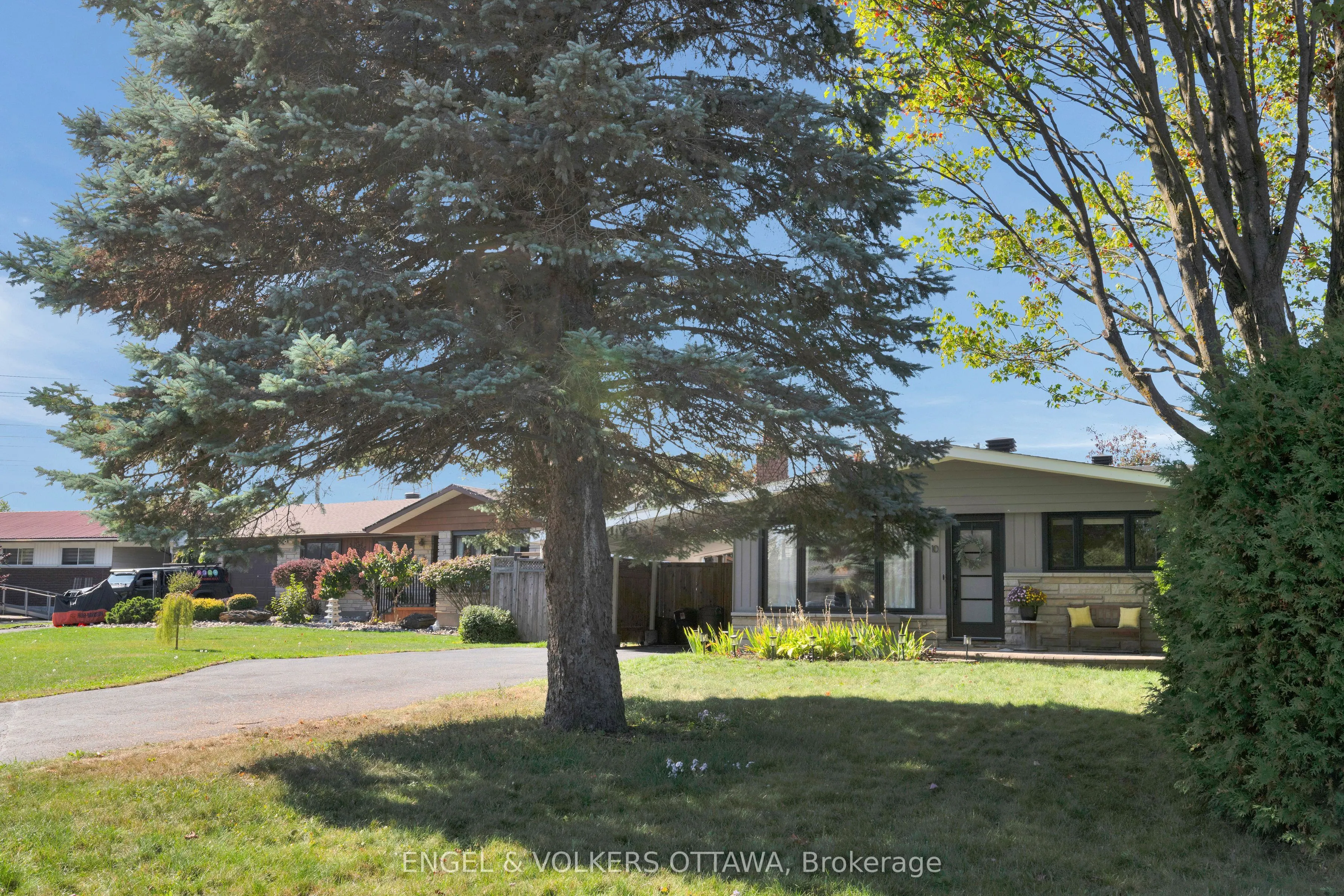 10 Tanglewood Drive