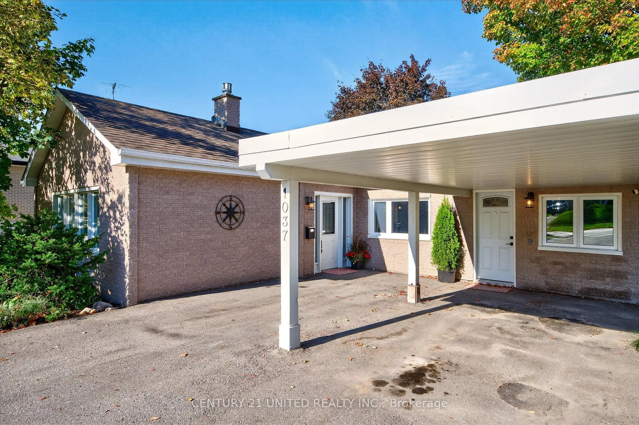 1037 Glebemount Crescent
