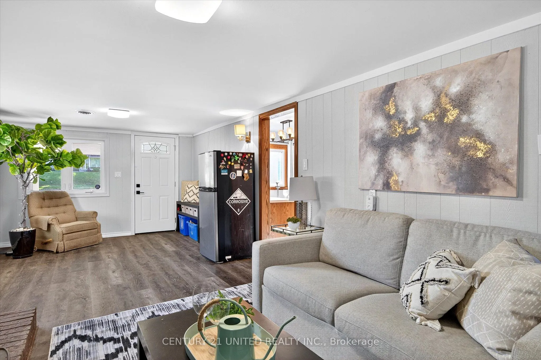 1037 Glebemount Crescent