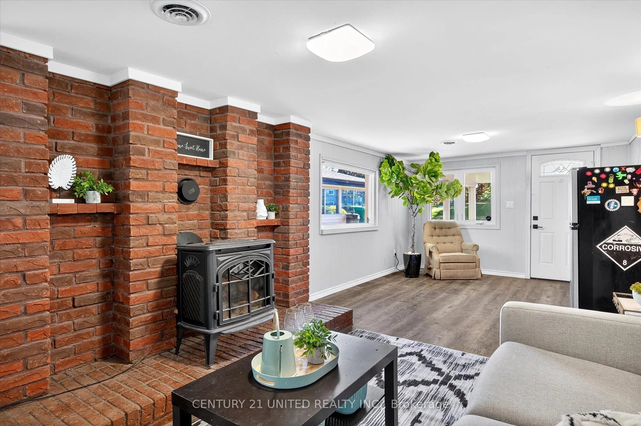 1037 Glebemount Crescent