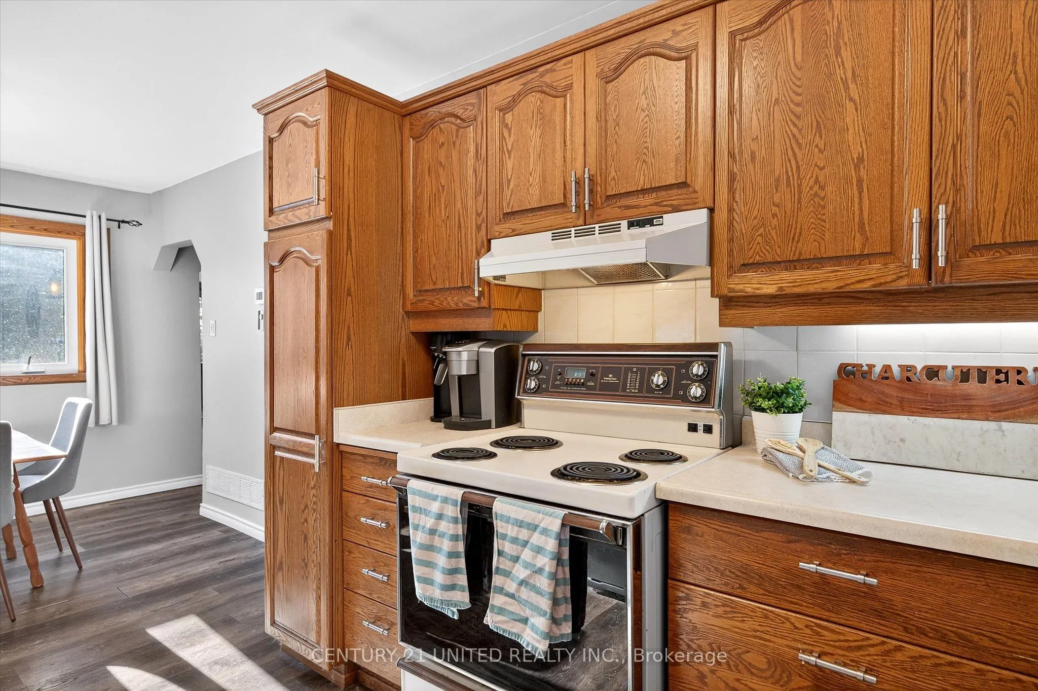 1037 Glebemount Crescent