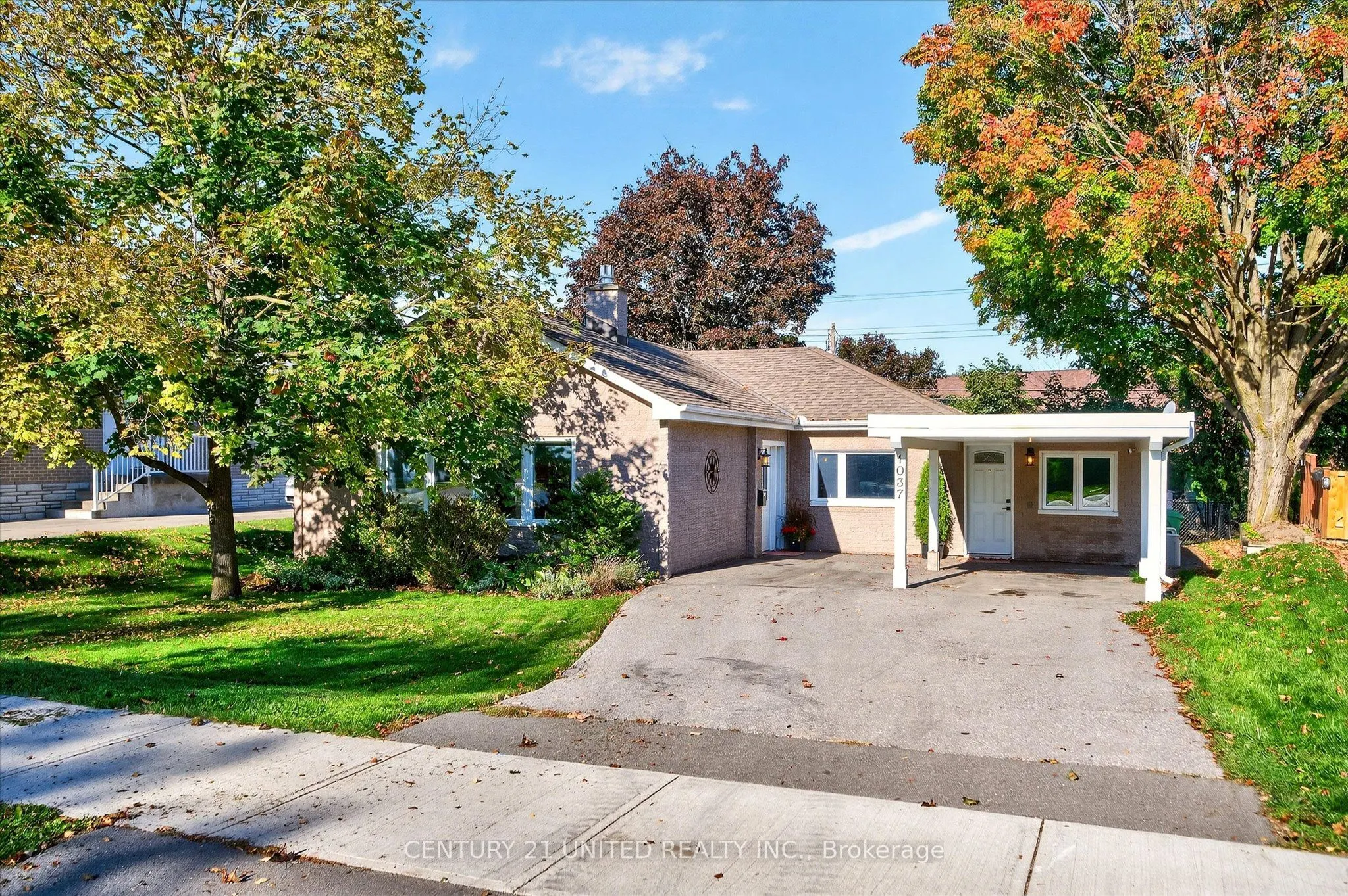 1037 Glebemount Crescent