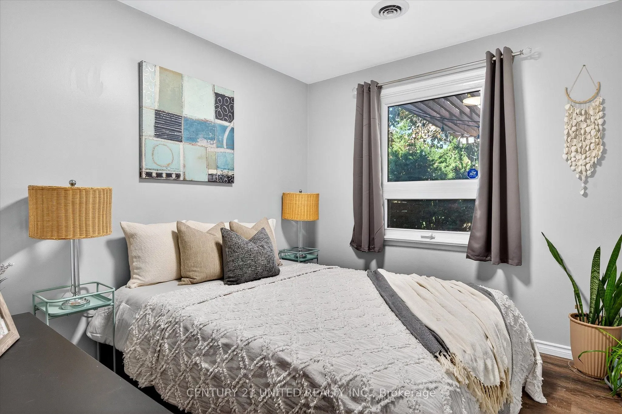 1037 Glebemount Crescent