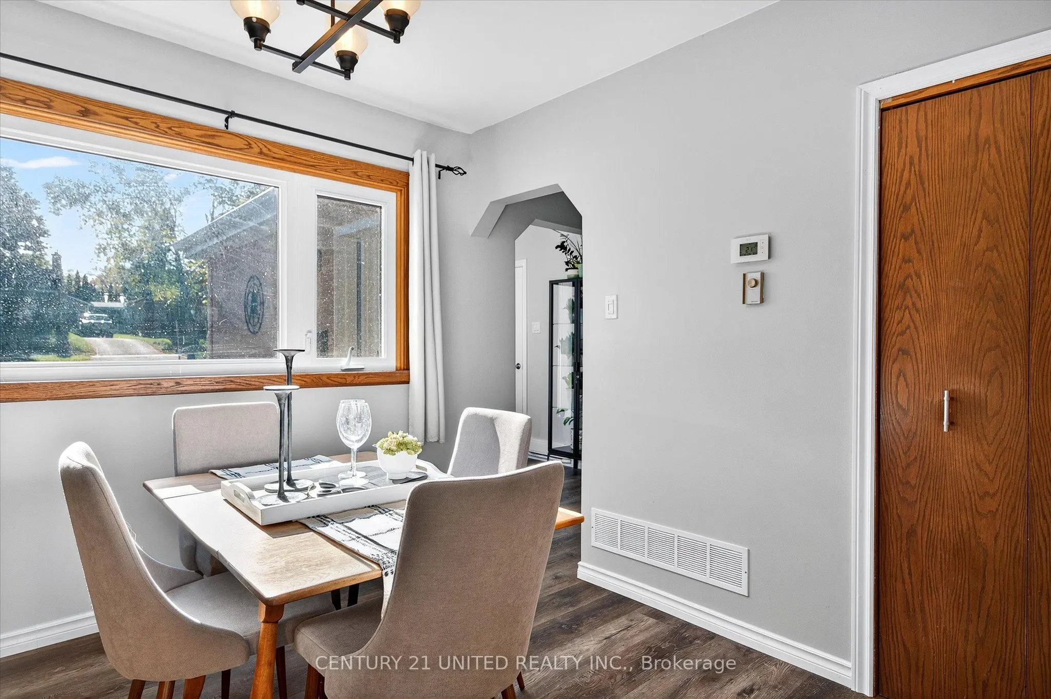 1037 Glebemount Crescent