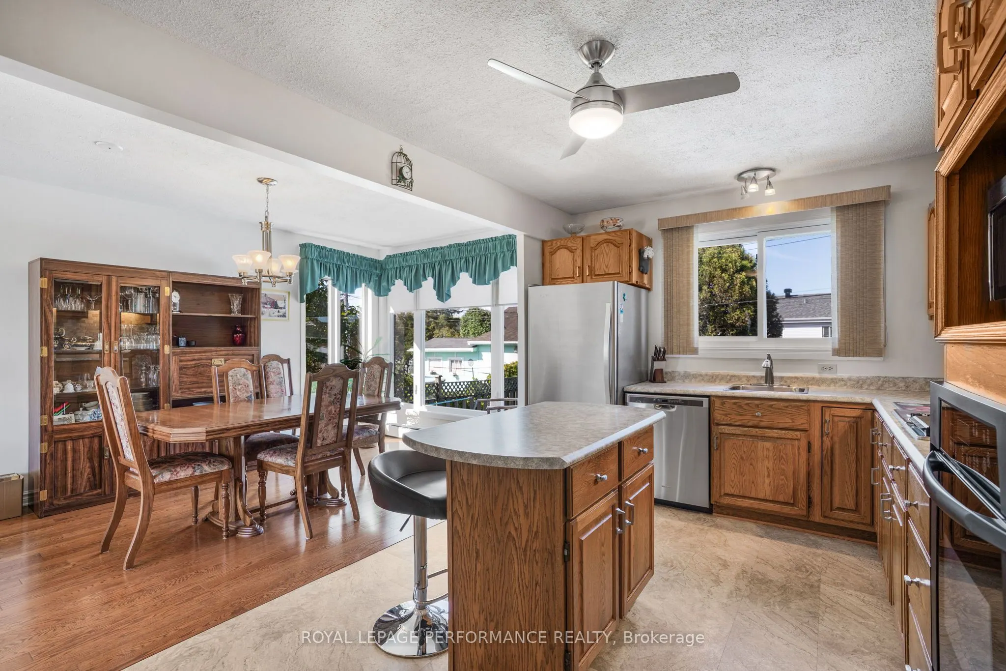 454 West Street W