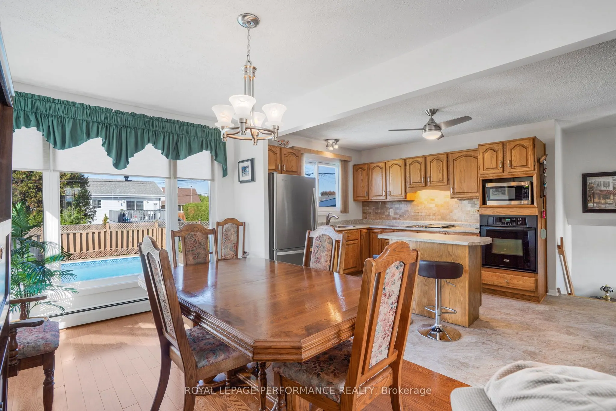 454 West Street W