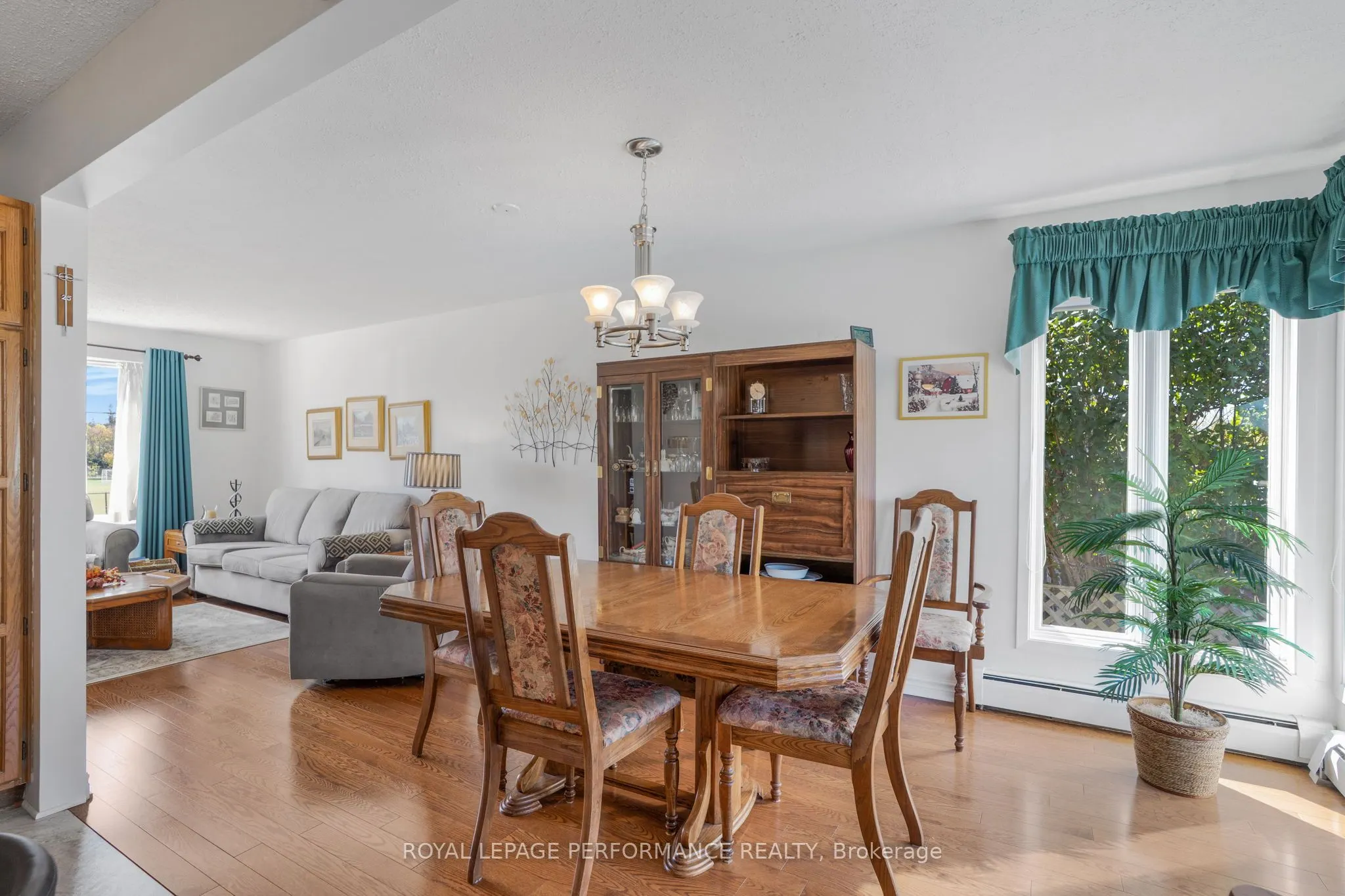 454 West Street W