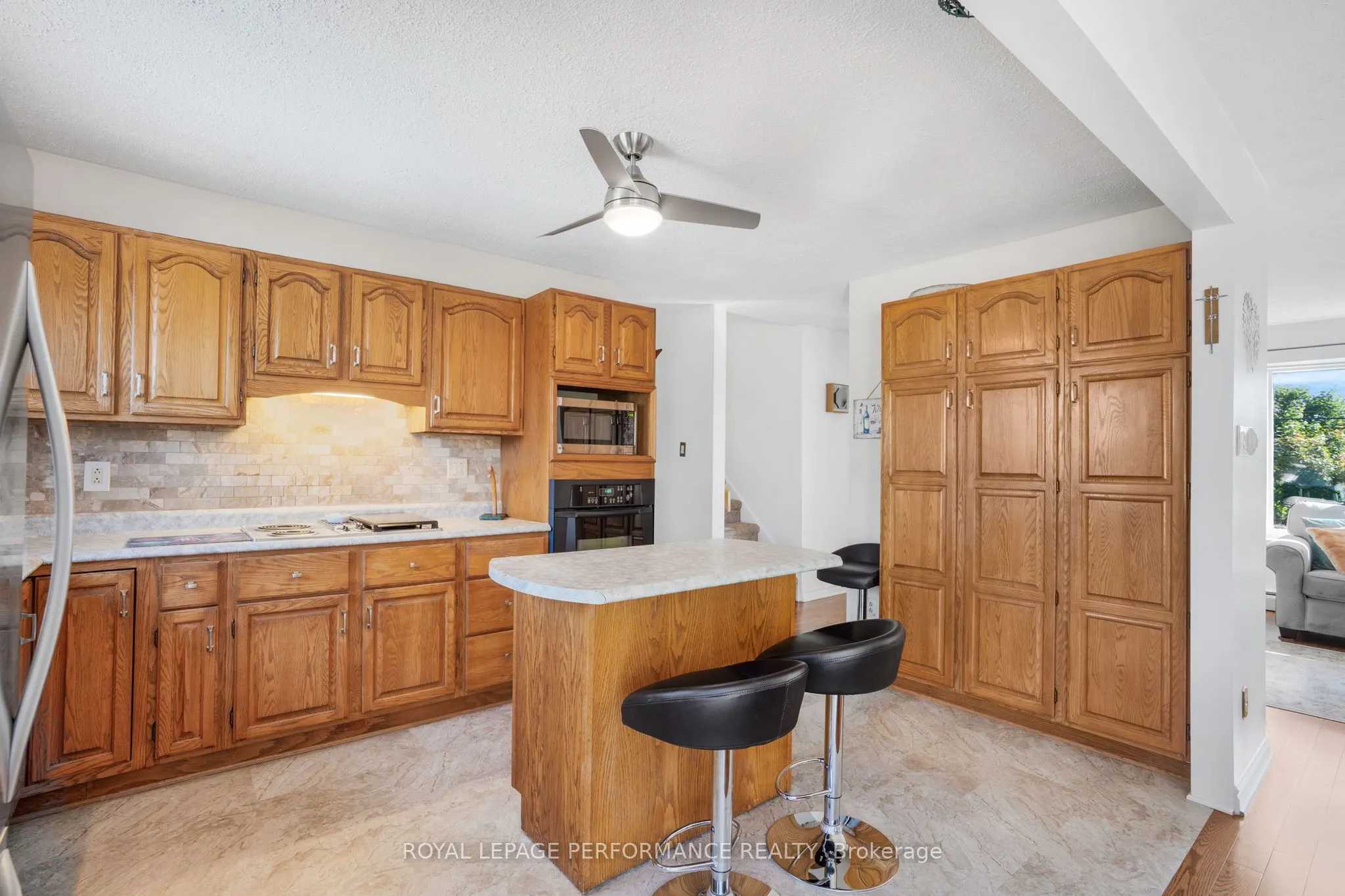 454 West Street W