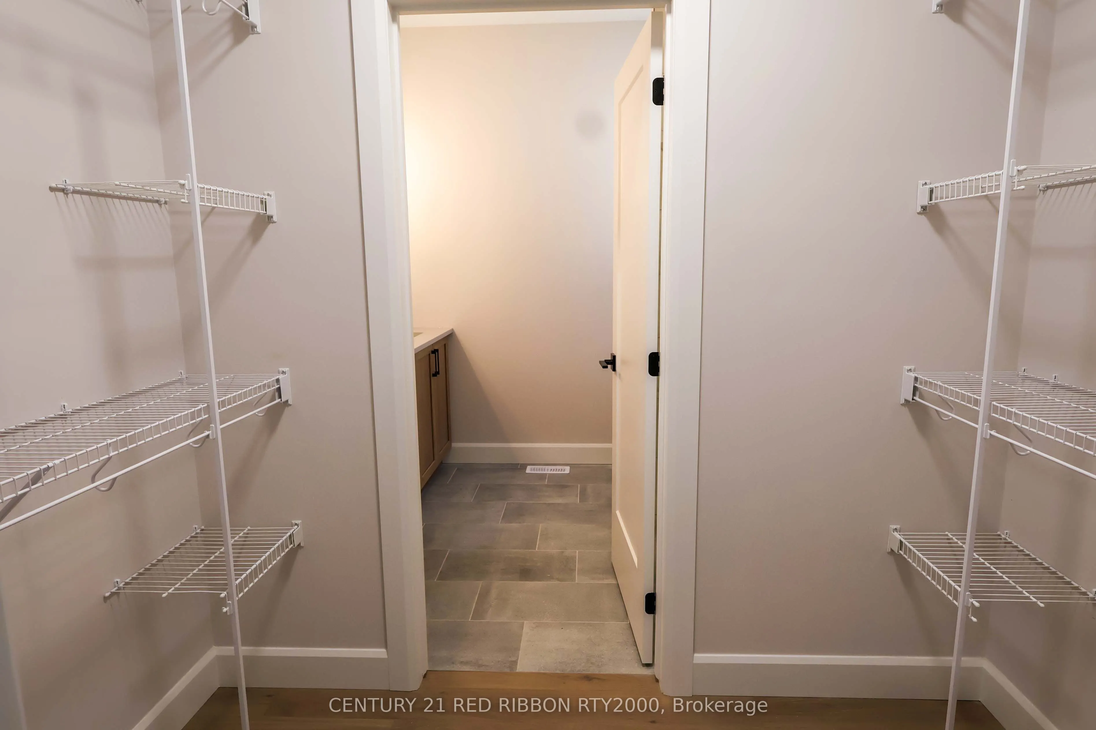 430 Head Street N, #22