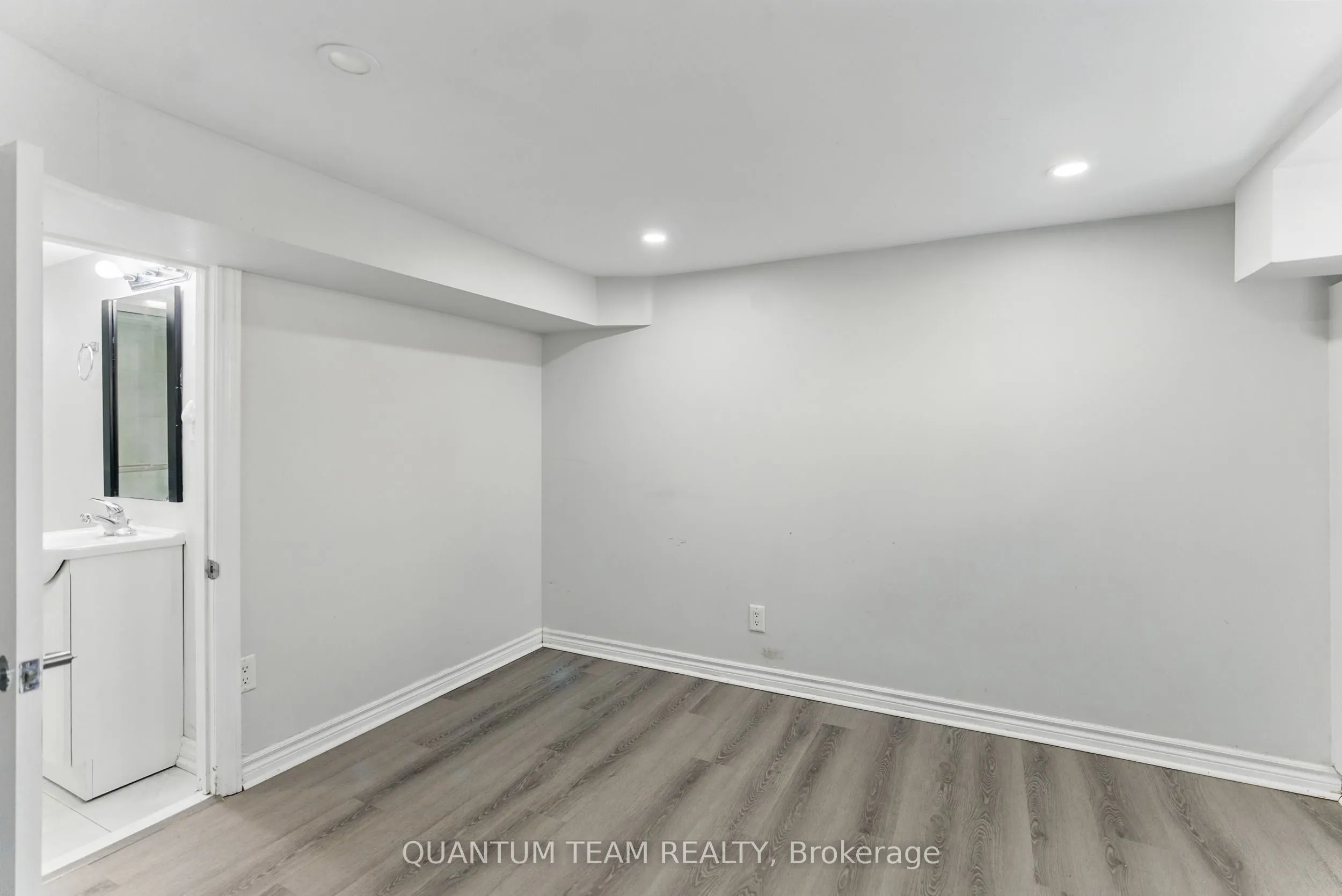6462 Barker Street