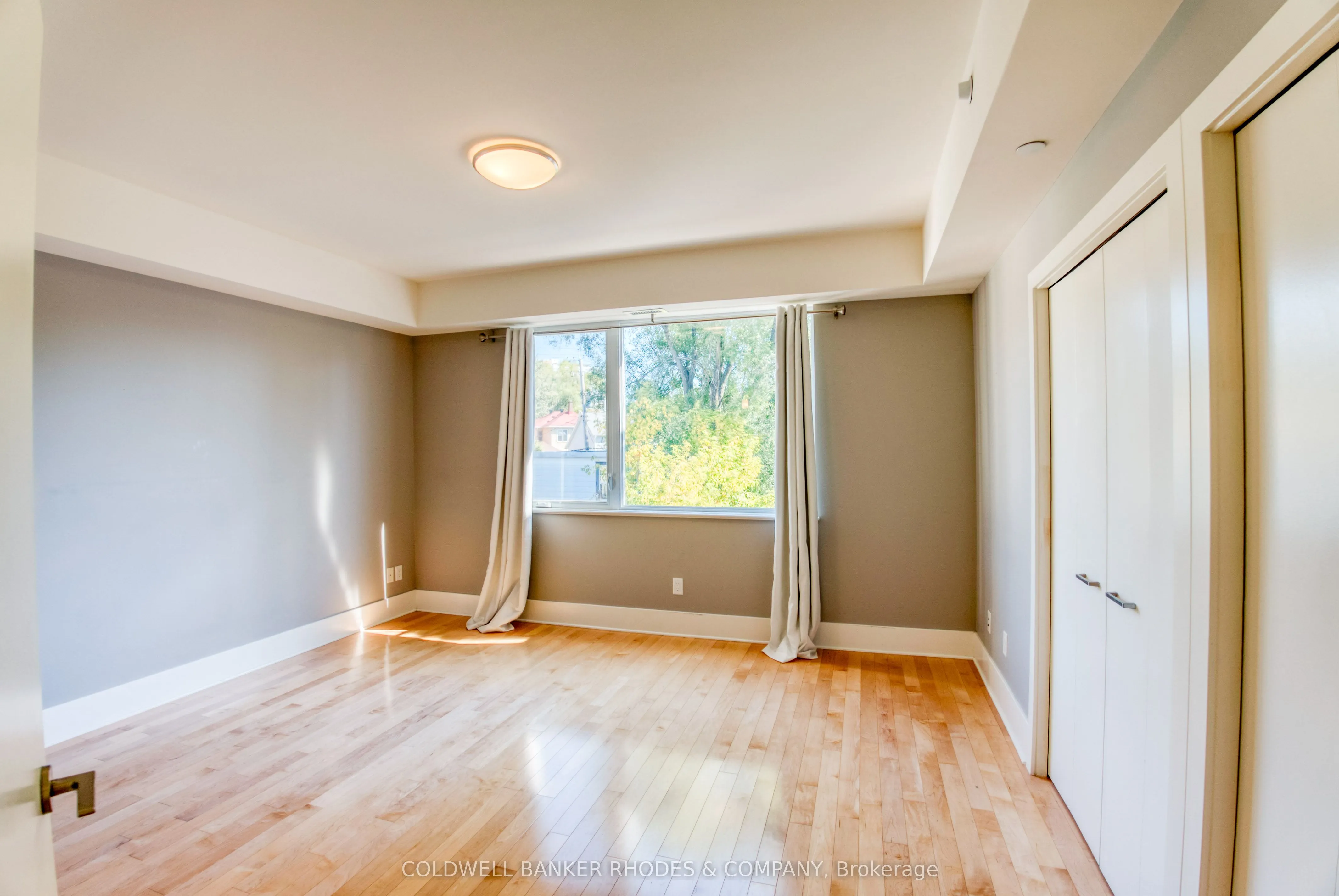 9 Chapleau Avenue, #302