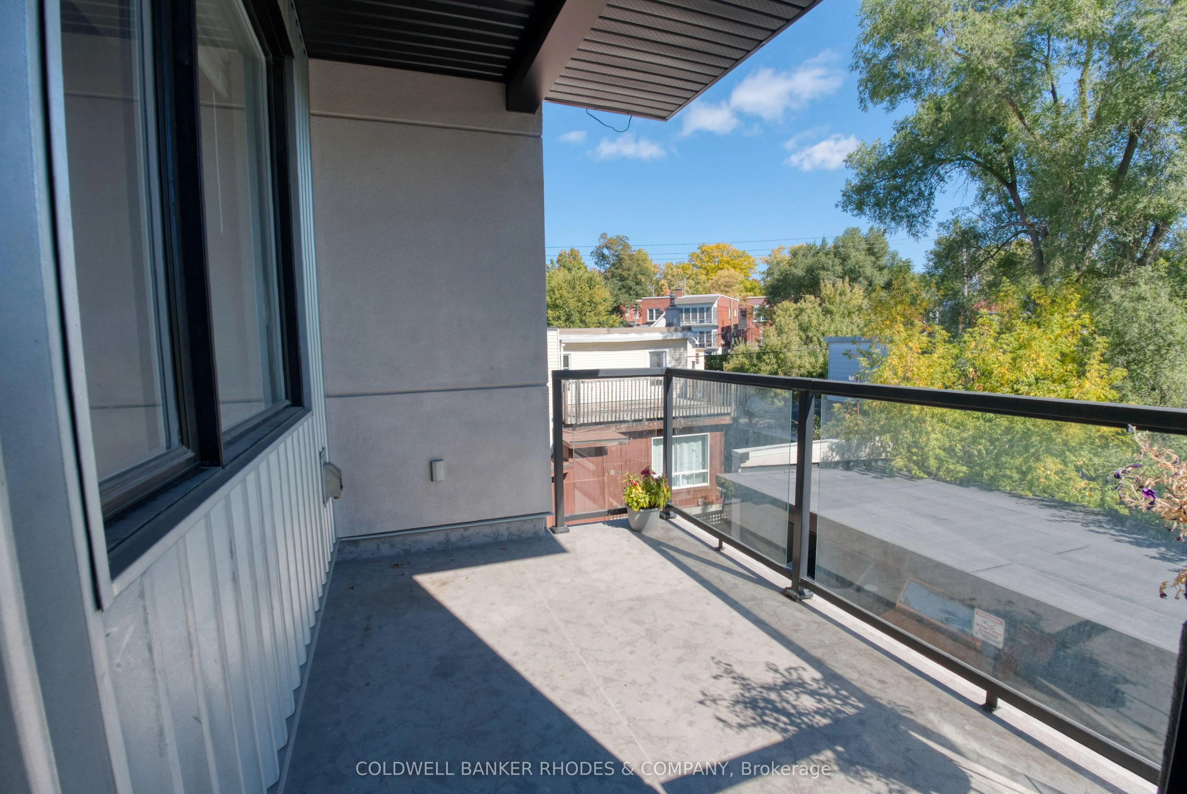 9 Chapleau Avenue, #302