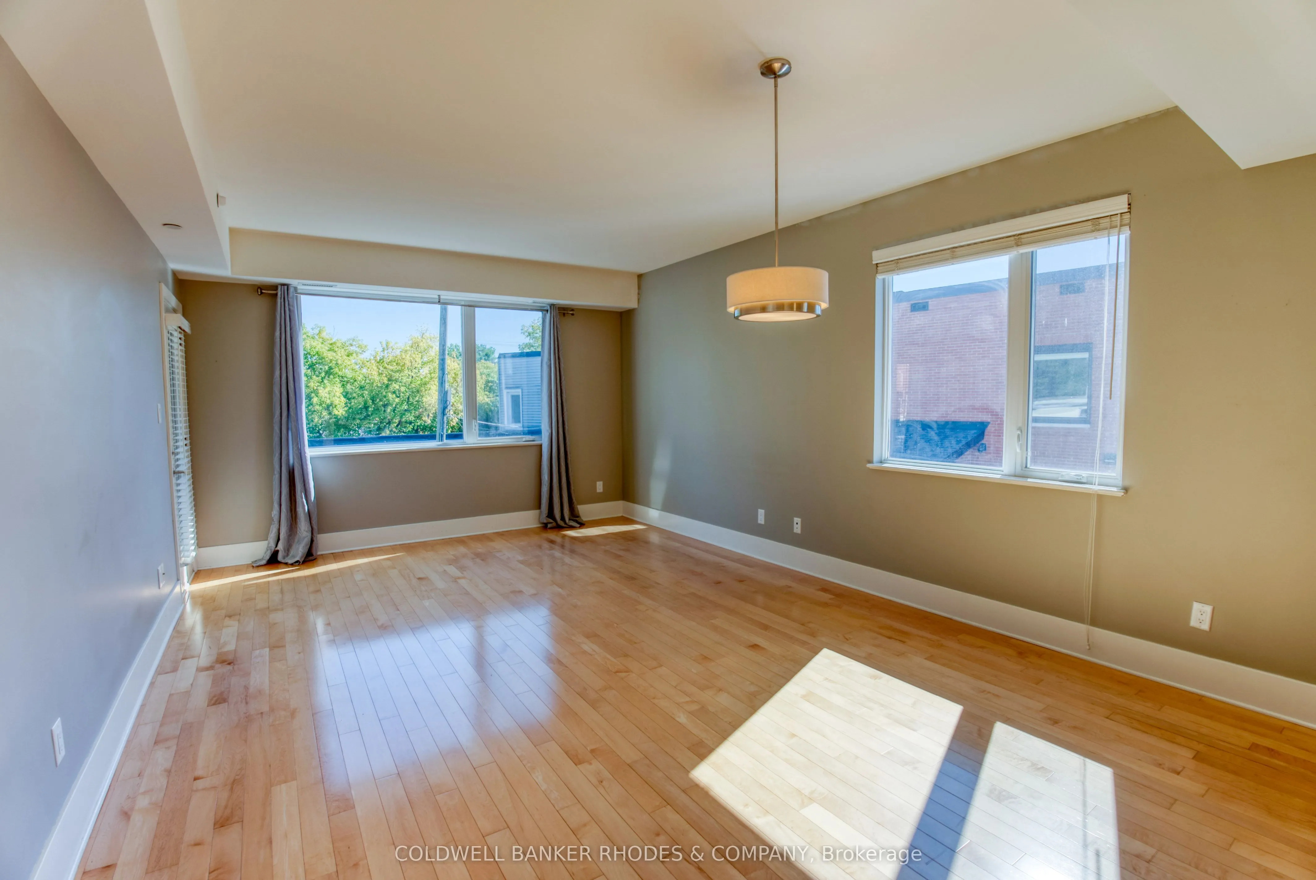 9 Chapleau Avenue, #302