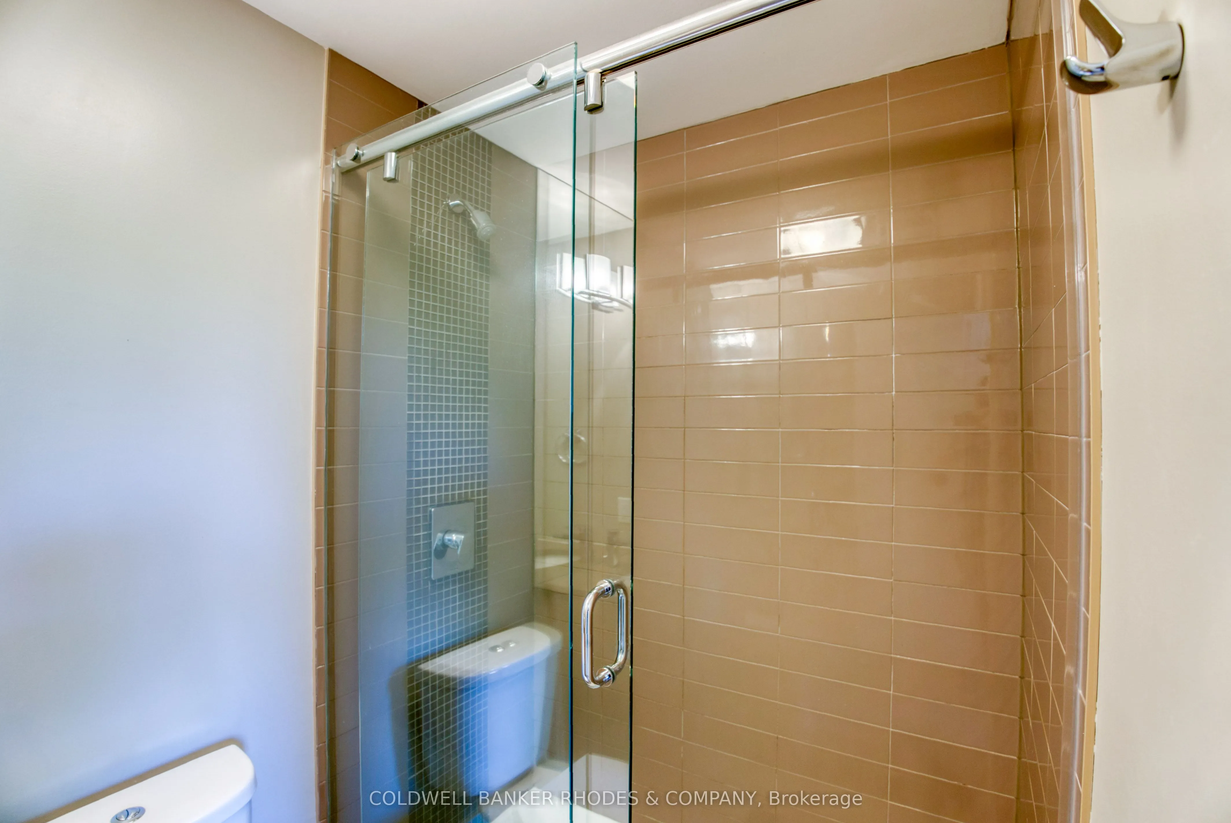 9 Chapleau Avenue, #302