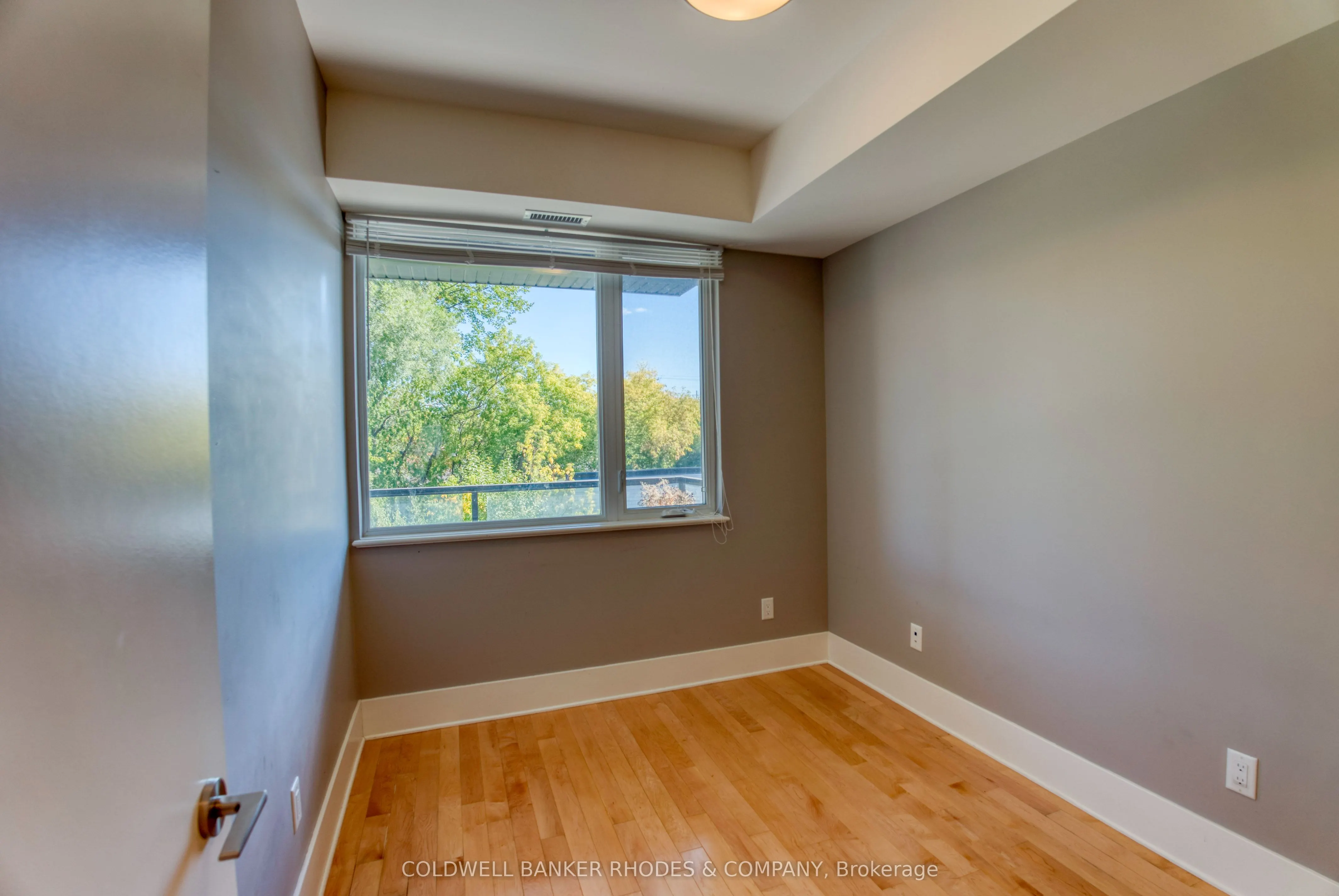 9 Chapleau Avenue, #302