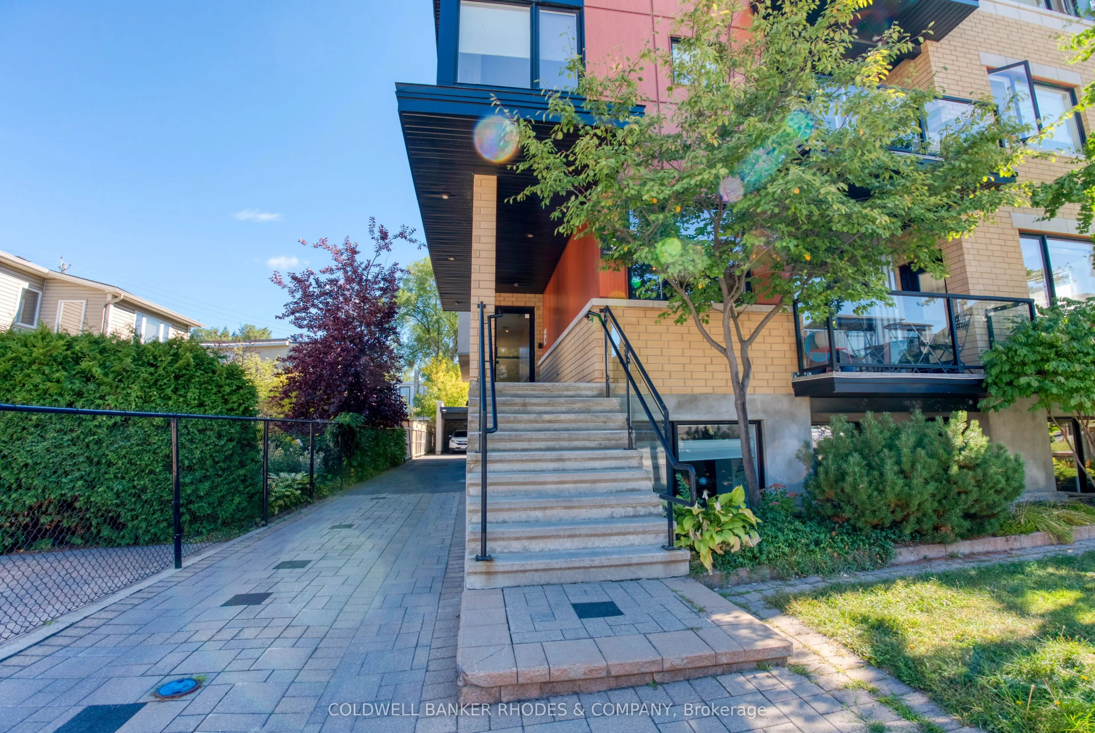 9 Chapleau Avenue, #302