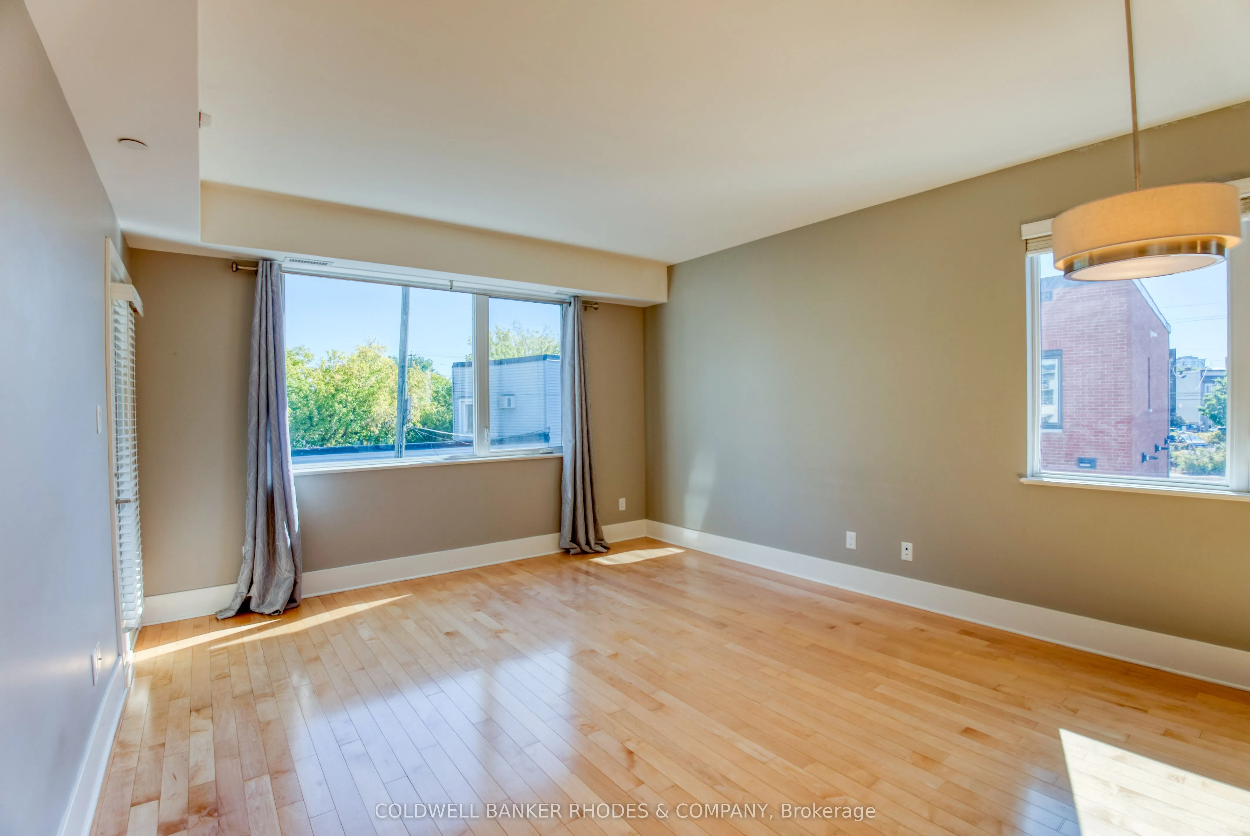 9 Chapleau Avenue, #302